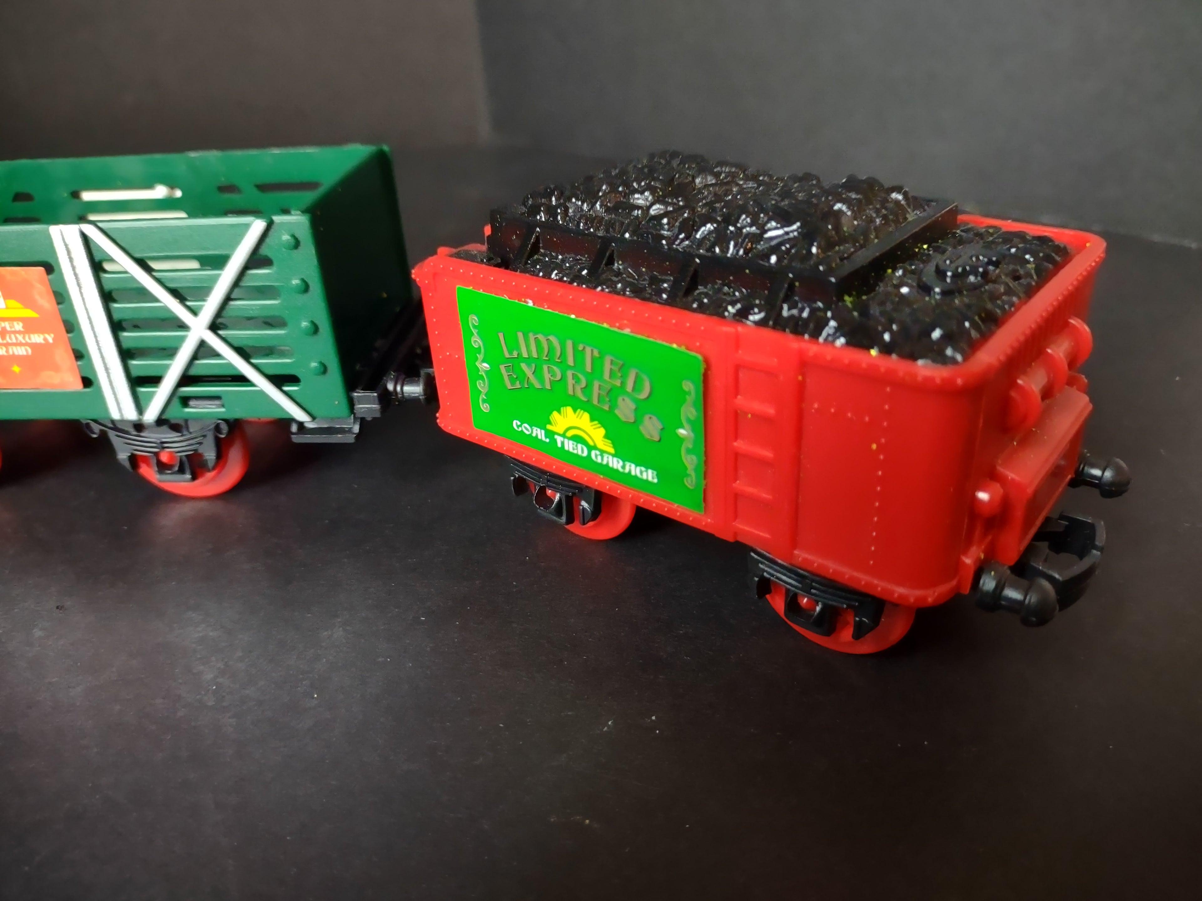 Christmas 3 Wagon Train Round Track (lot 1377)