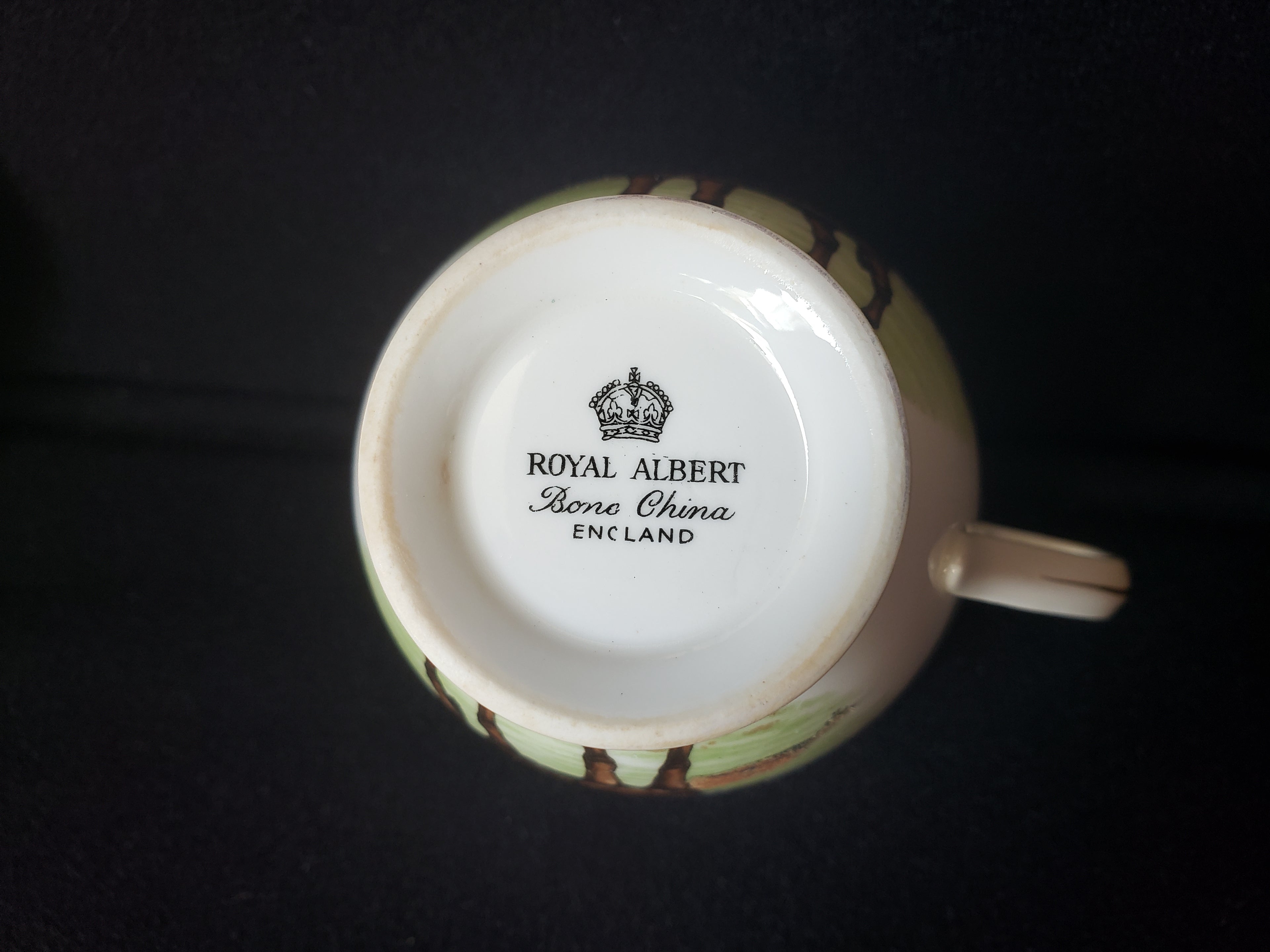 Vintage Royal Albert Bone China Parliament Guard Tea Cut and Saucer (lot 2019)