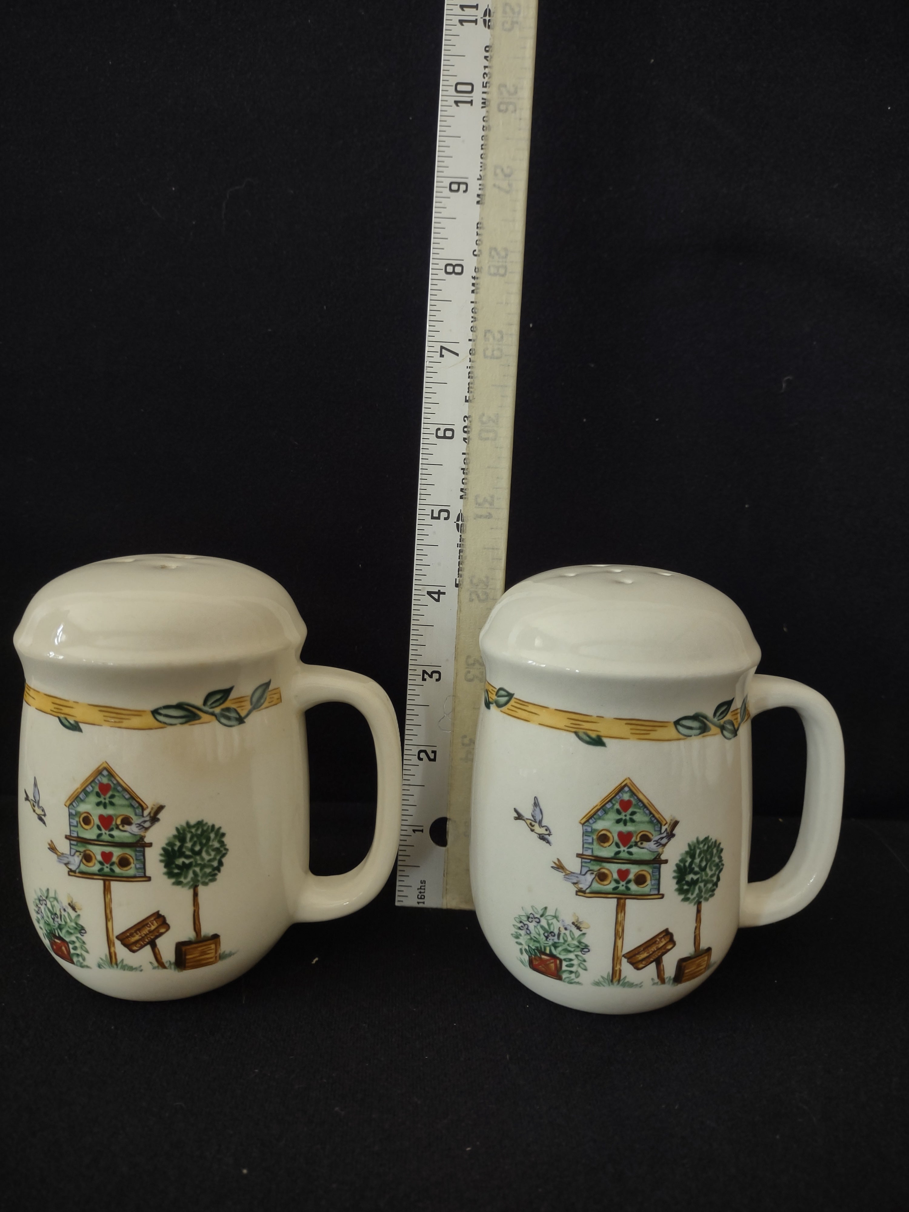 Vintage Thomson Pottery Birdhouse Salt Pepper Shakers (Lot 2913)
