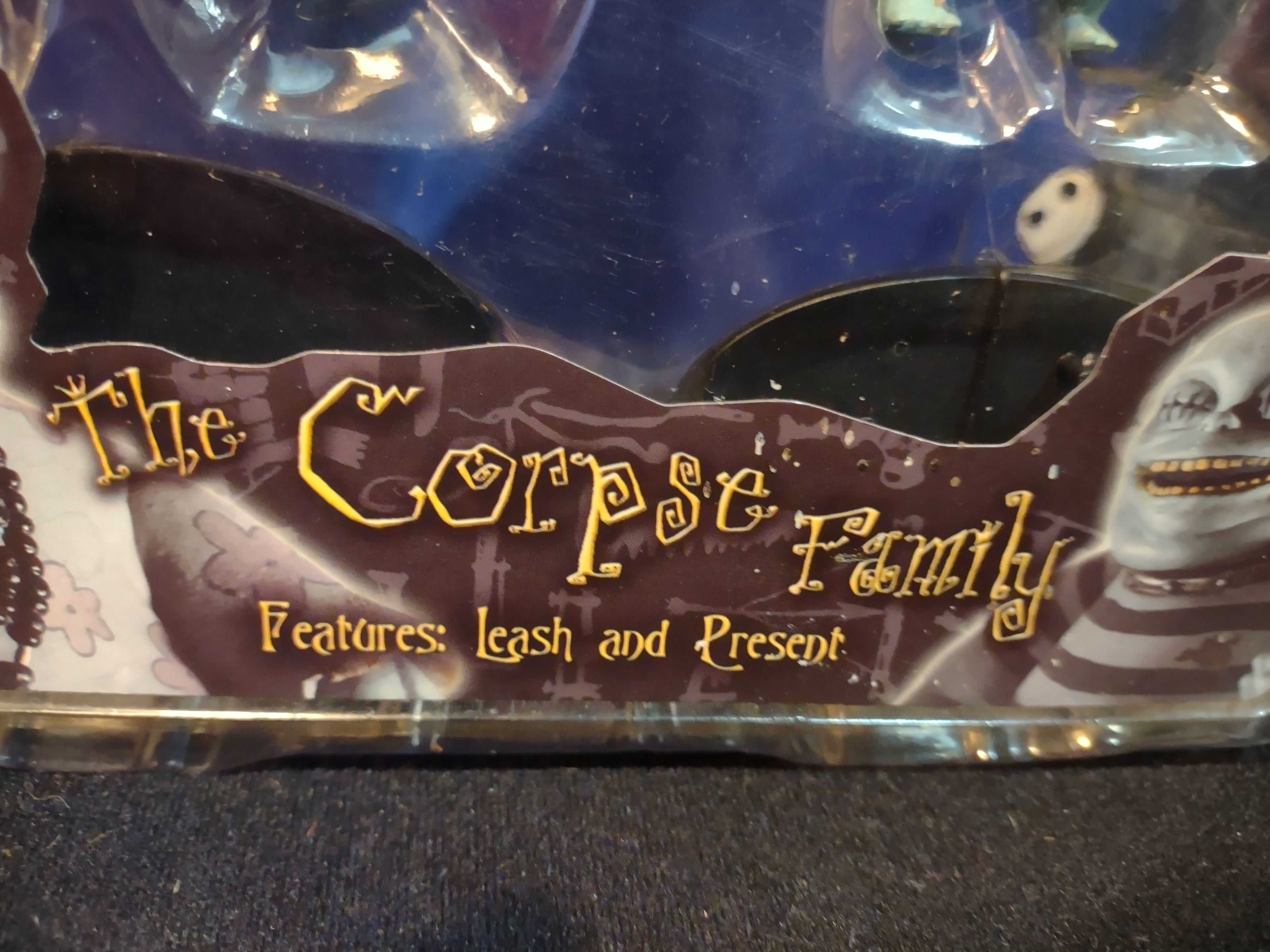 The Nightmare Before Christmas Corpse Family Leash Present Series 6 (lot 4583)