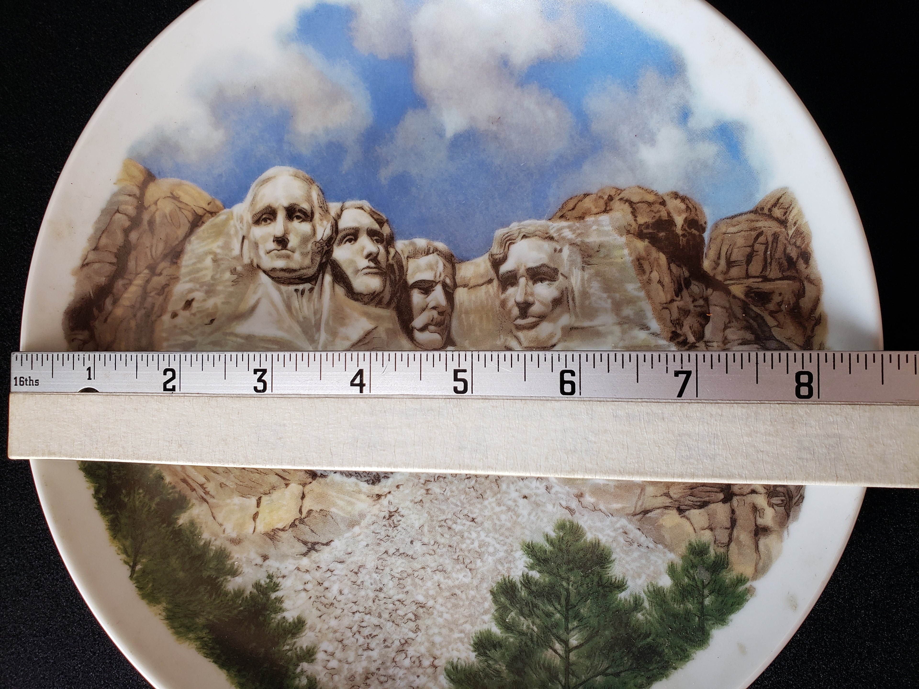 Decorative Collectible Patriotic Plate Mount Rushmore 8-1/2" (lot 2162)