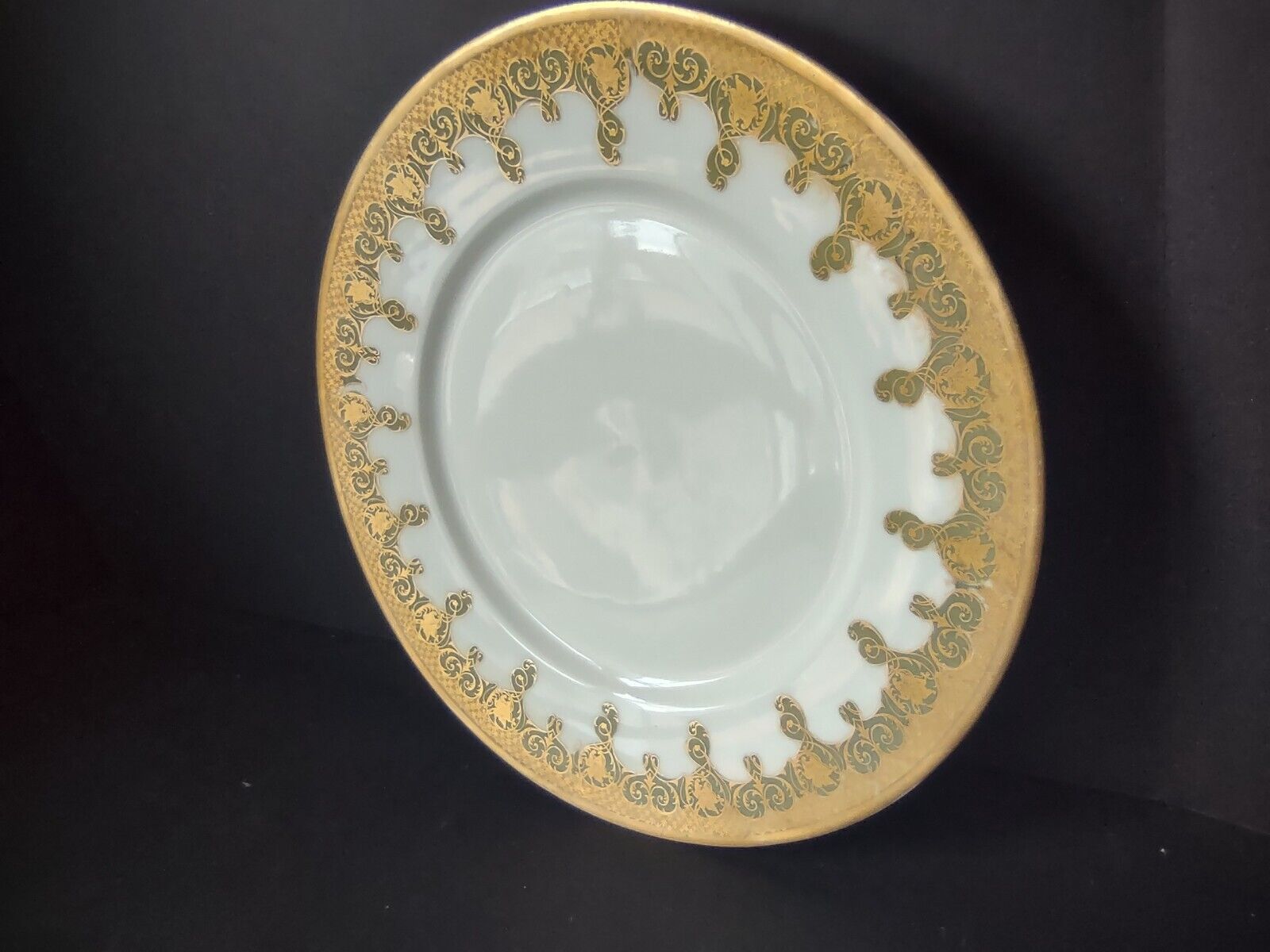Haviland Limoges Gold Trim Green Design Dinner Plate (lot 626)