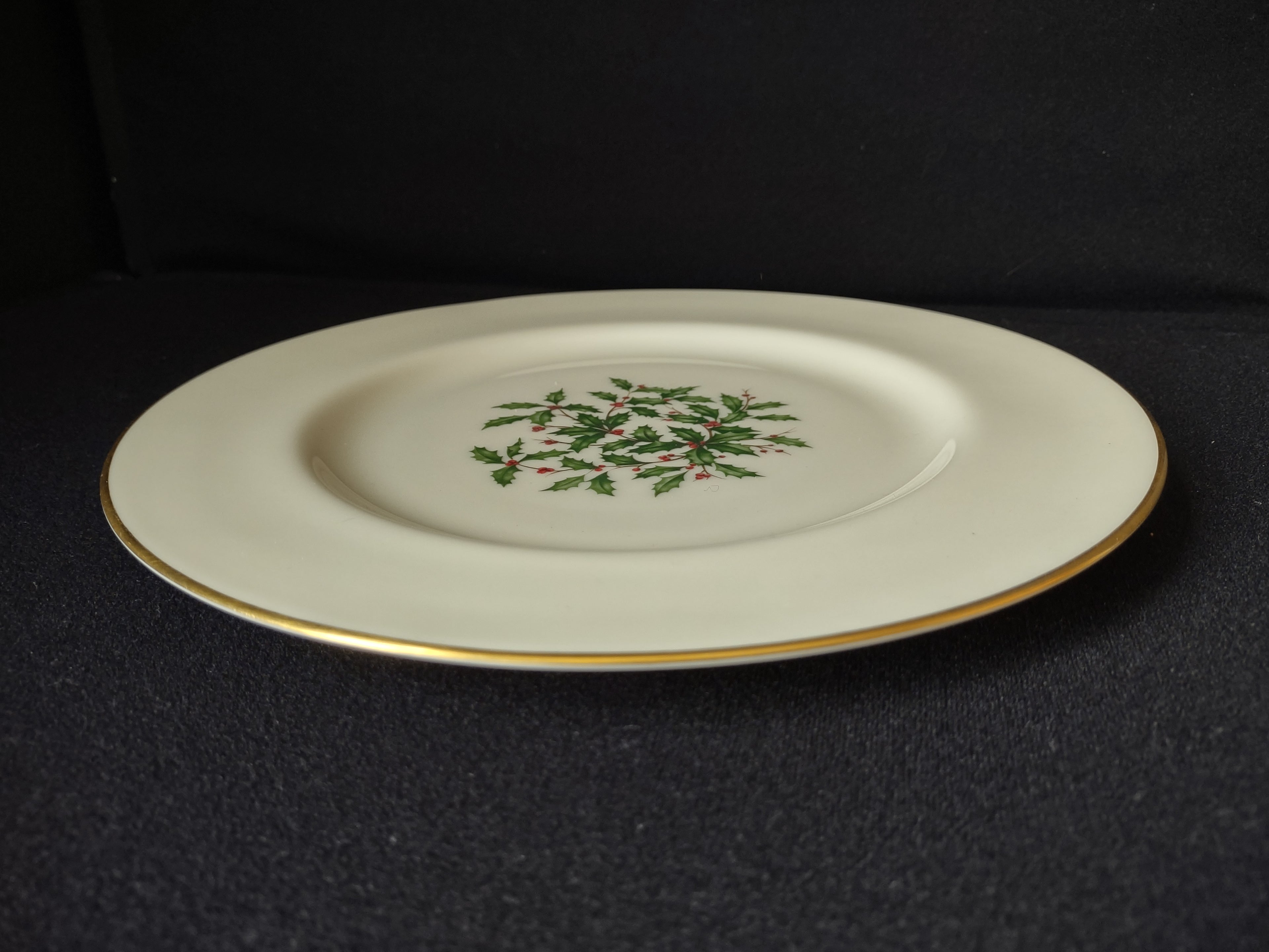 Vintage Lenox Special Holly Design Gold Trim Dinner Plate 10-1/2" (lot 1904)