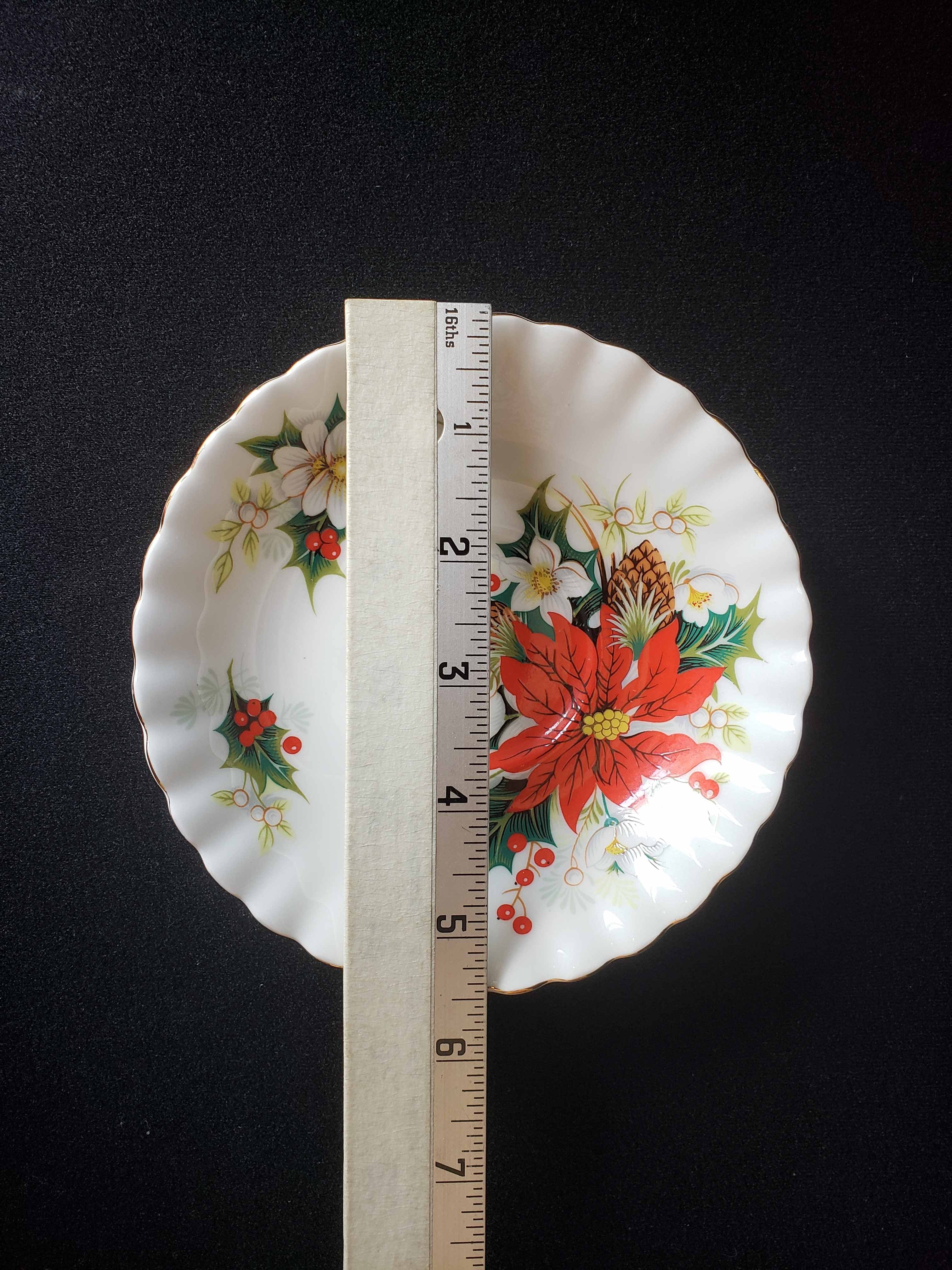 Vintage Royal Albert Bone China Yuletide Saucer ONLY (lot 2014)