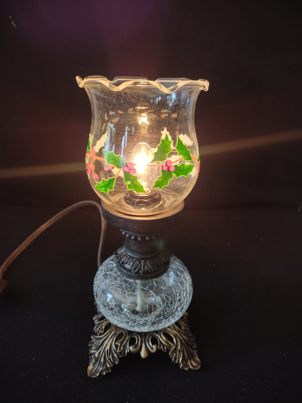 Vintage Christmas Electric Hurricane Lamp Crackel Base Holly Shade (Lot 3823)