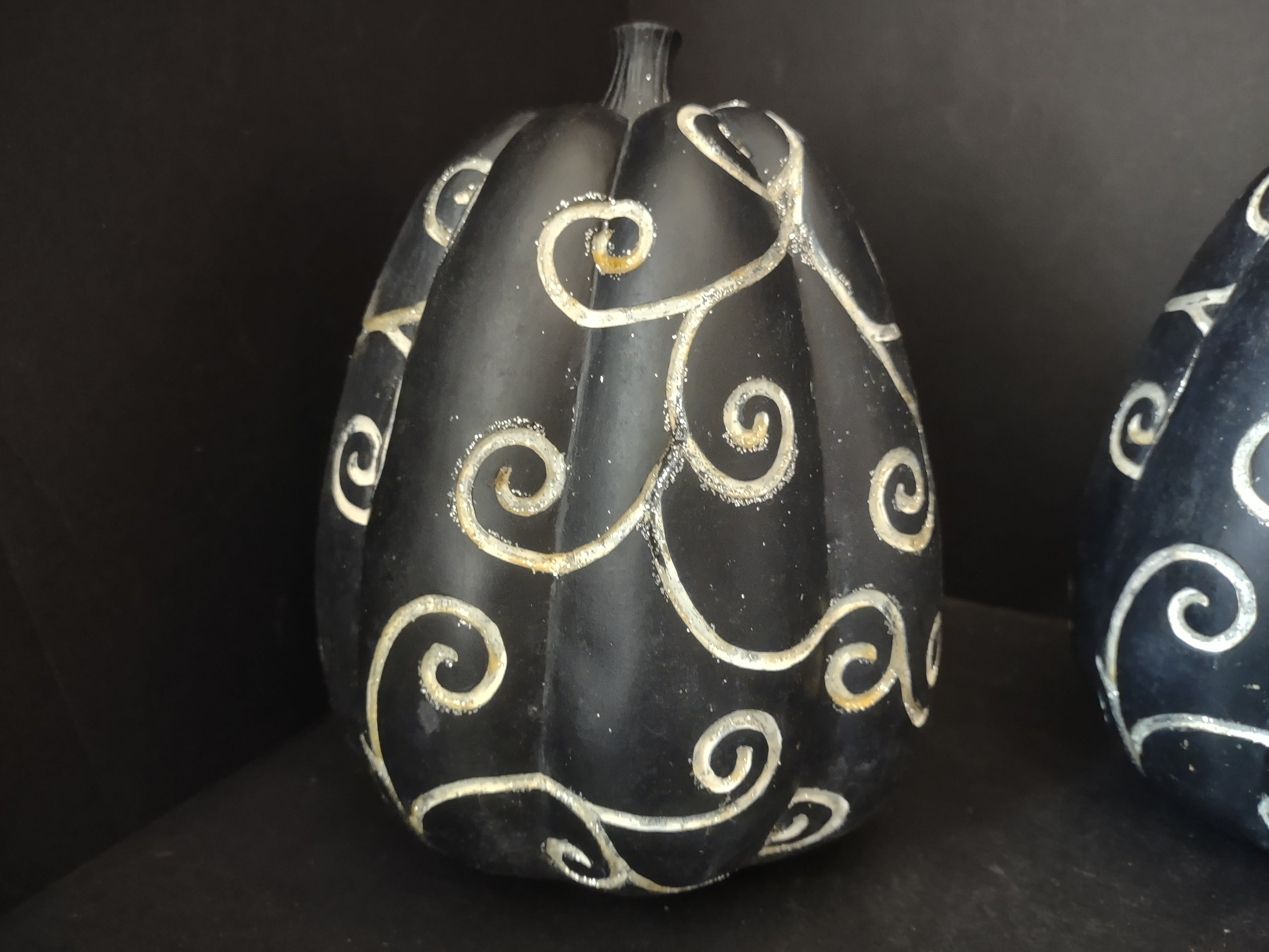 Halloween Black Pumpkin x 2 Silver Scroll Design 8" Polyresin (lot 3000j)
