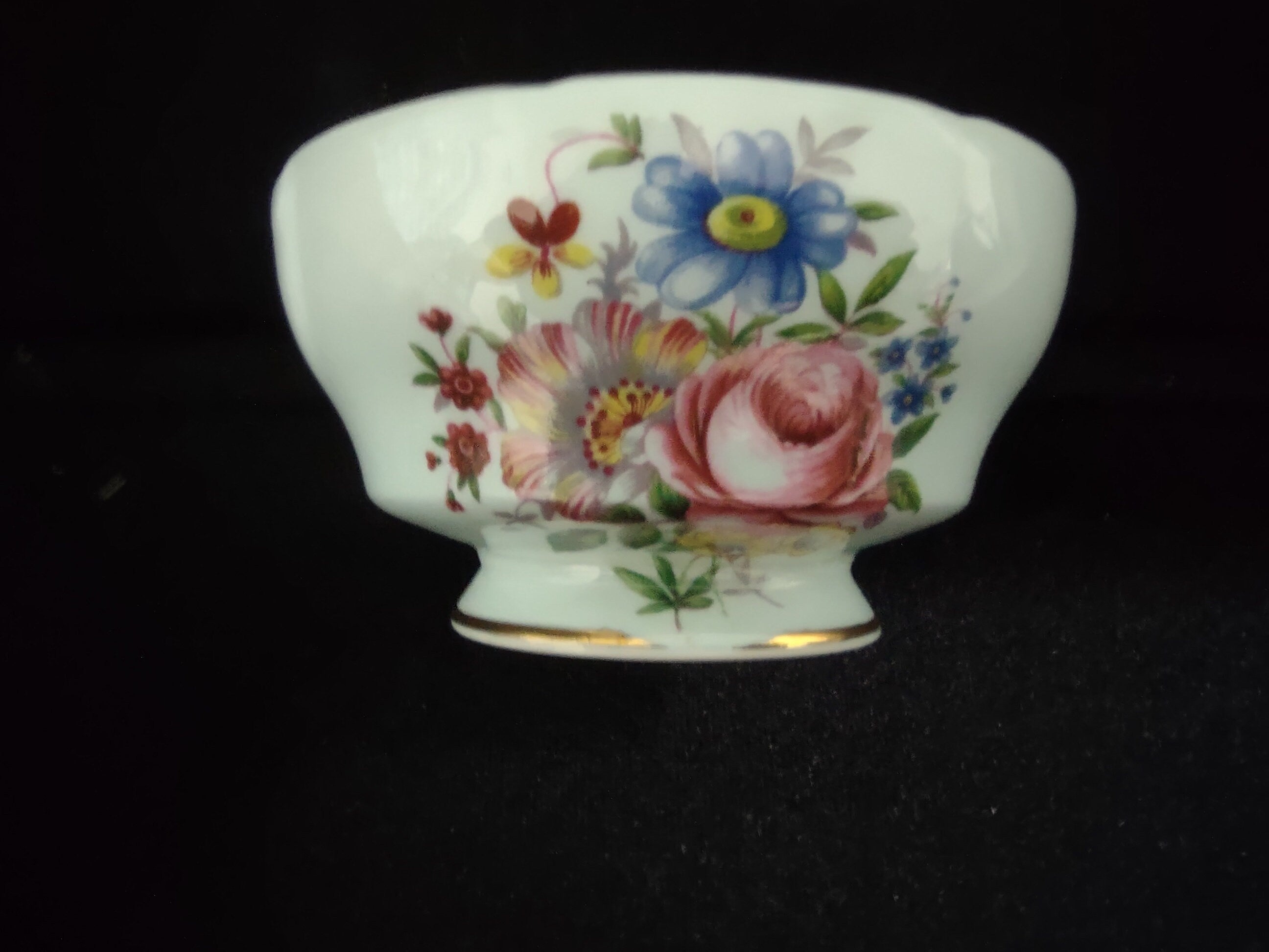 Vintage Set Creamer and Sugar Bowl Paragon Bone China England 2-3/4" (lot 119)