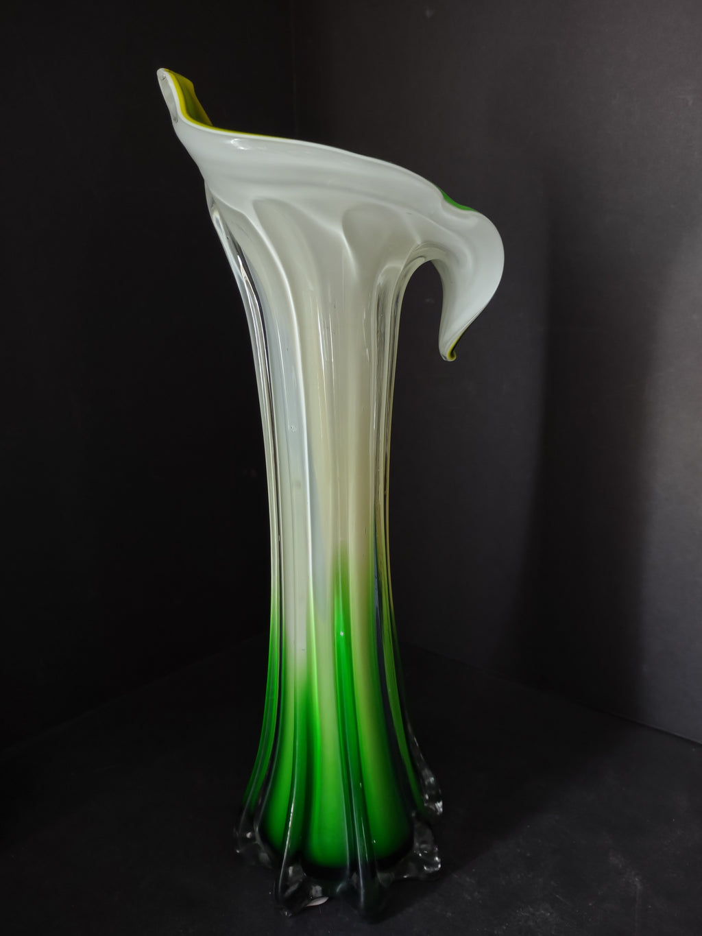 Vintage Handblown Jack in Pulpit Bud Vase Calla Lily Green IMPERFECT (lot 3248)