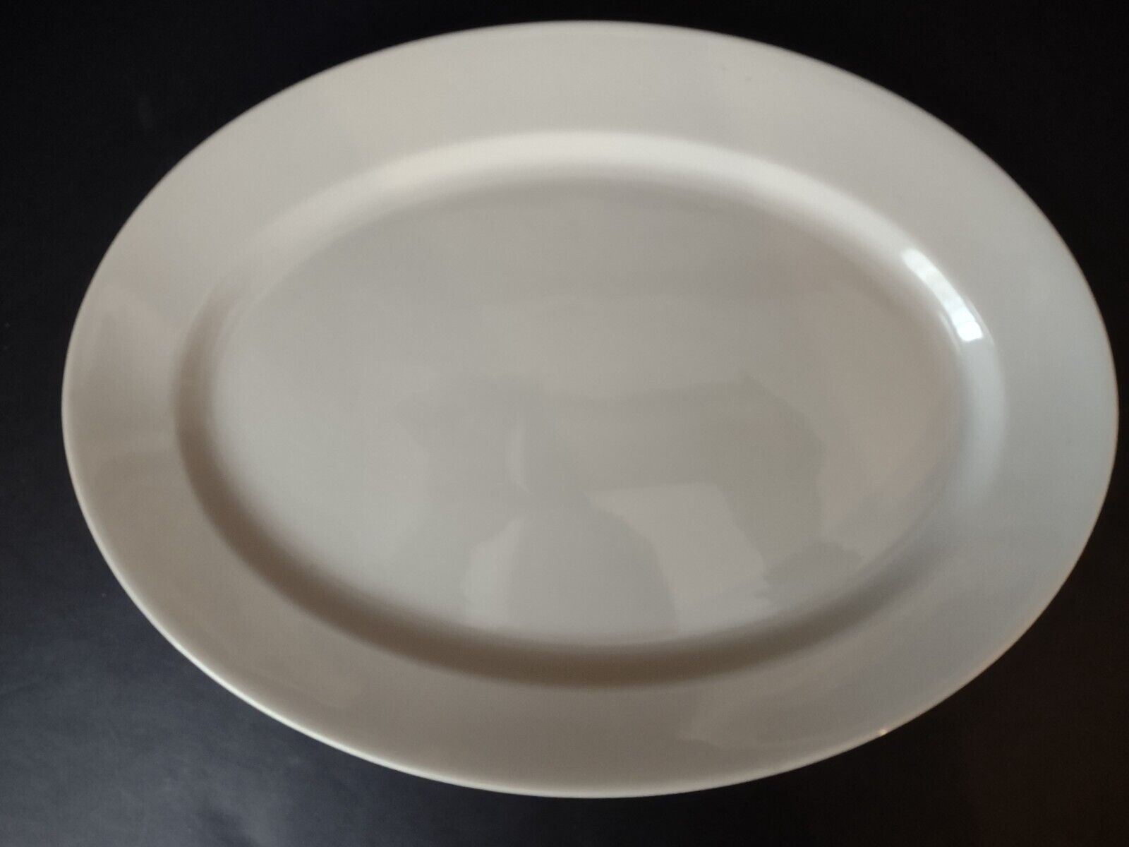 Plain White Oval Serving Platter 14" x 10-1/2" NO BACKSTAMP (lot 414)