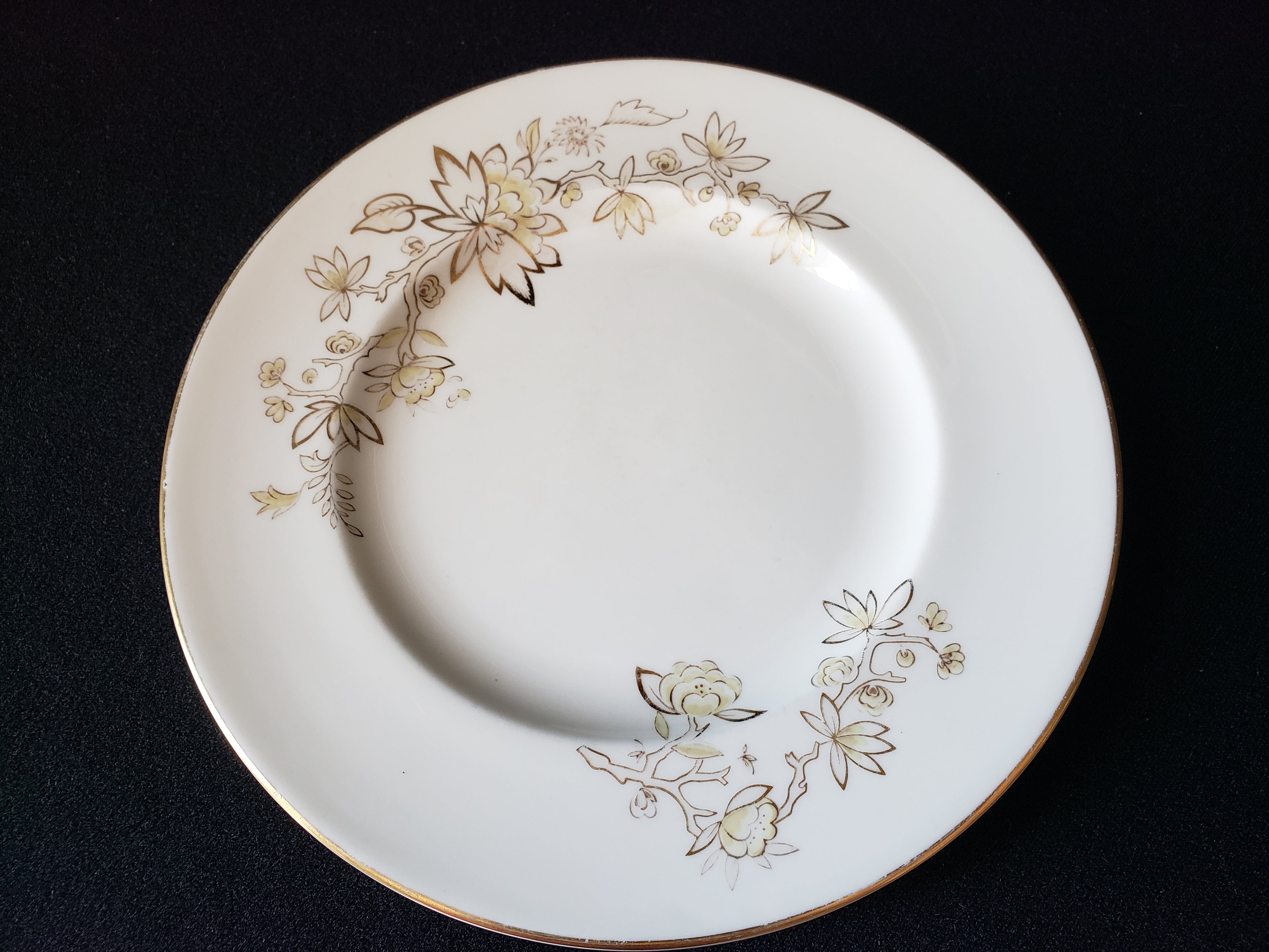 Vintage Royal Worcester Reverie Salad or Dessert Plate 8" (lot 2136)