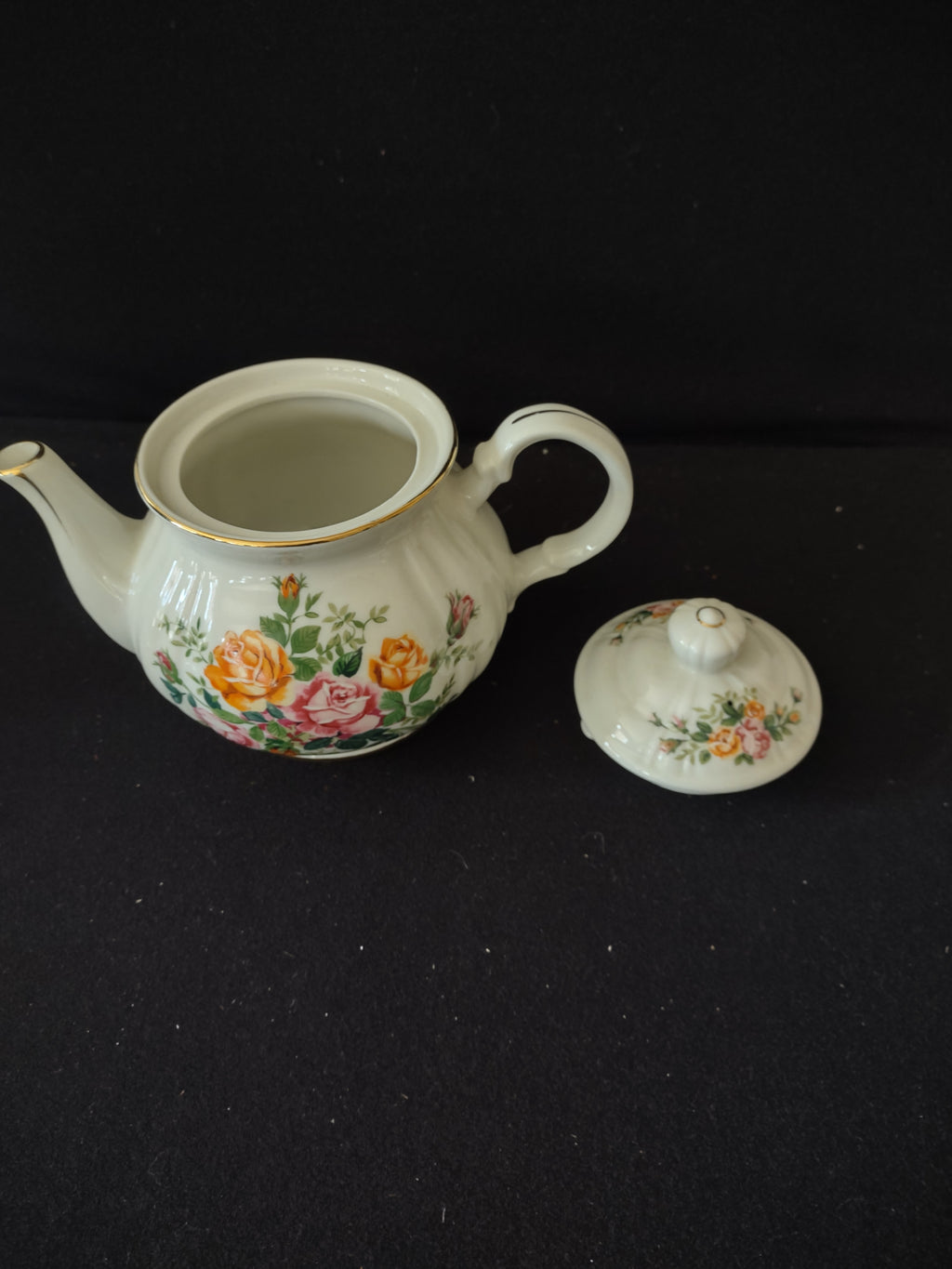 Vintage Robinson Design Group Floral Teapot Gold Trim Made In Japan (Lot 3783)
