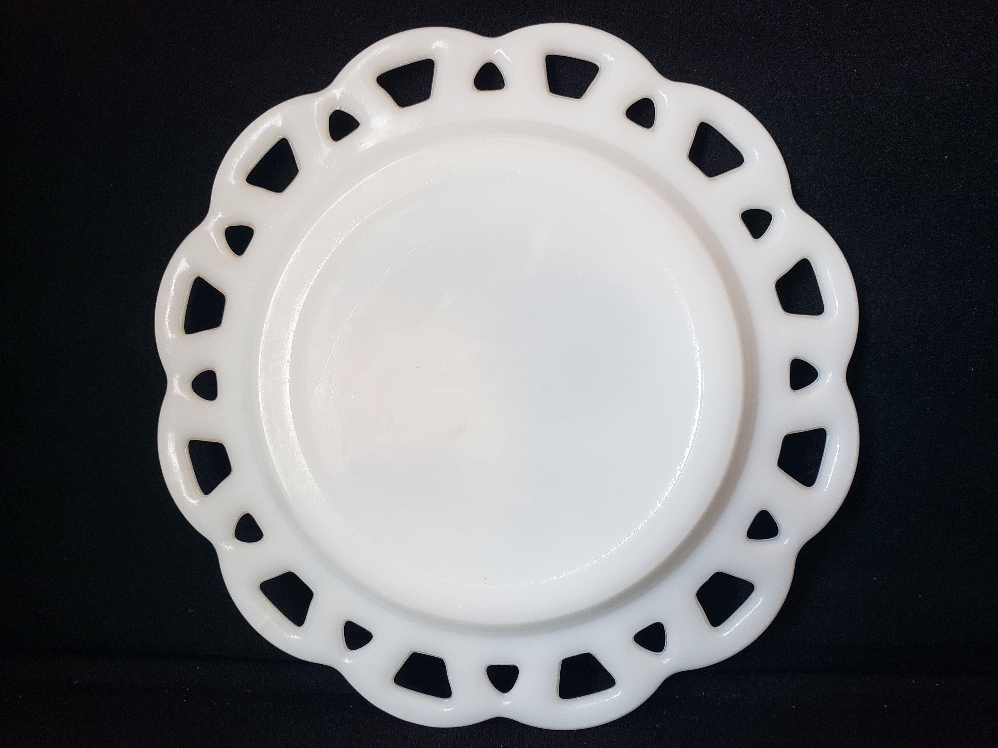 Vintage Westmoreland Peach Plum Motif Milk Glass Wall Plate (lot 2188)