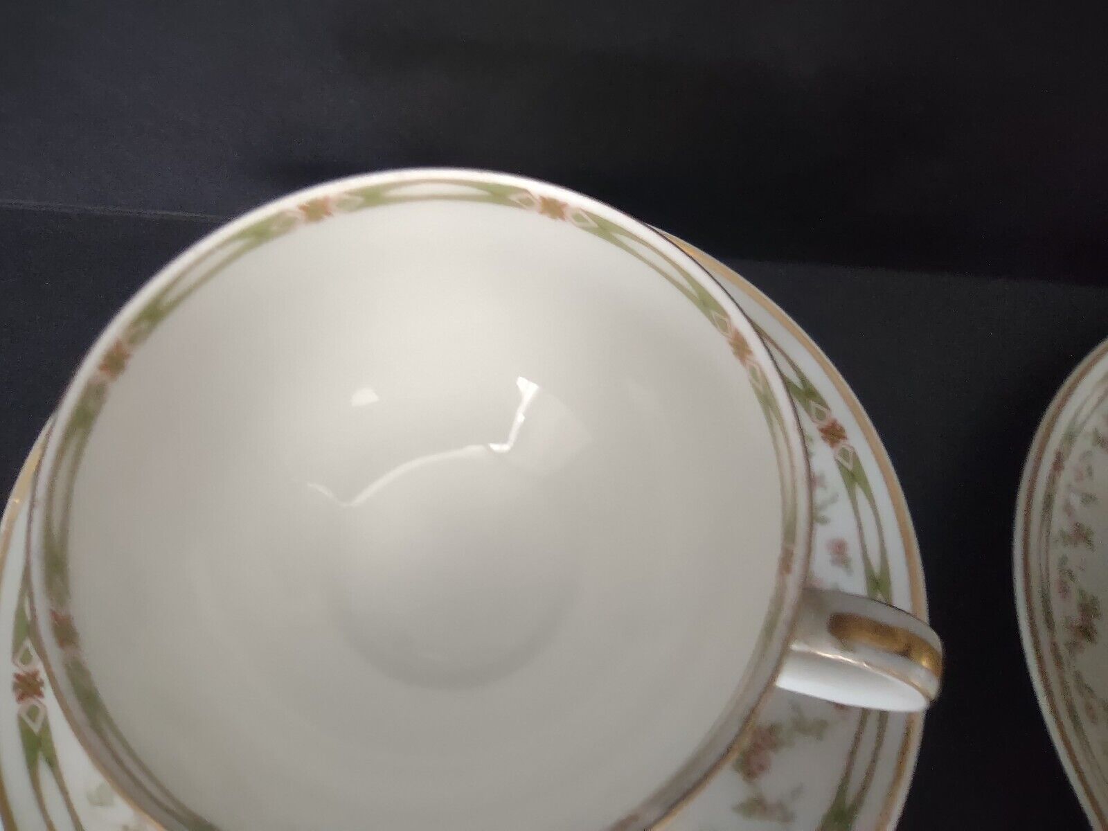 Haviland Limoges Schleiger 346 Red Rose 3 x Tea Cup (lot 542)