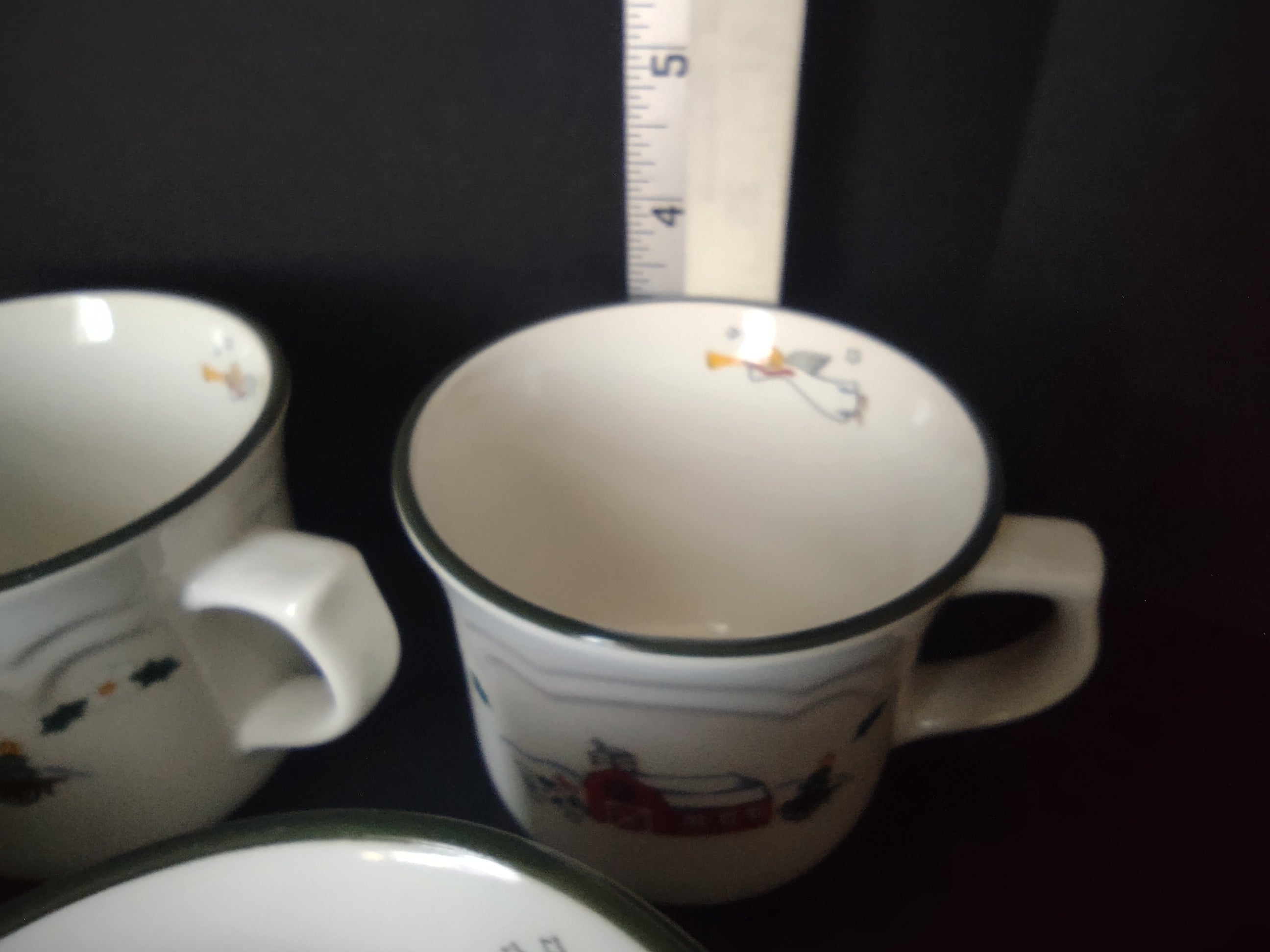 Pfaltzgraff Christmas Snow Village 7 x Coffee Cup Mug Saucer (lot 1161)