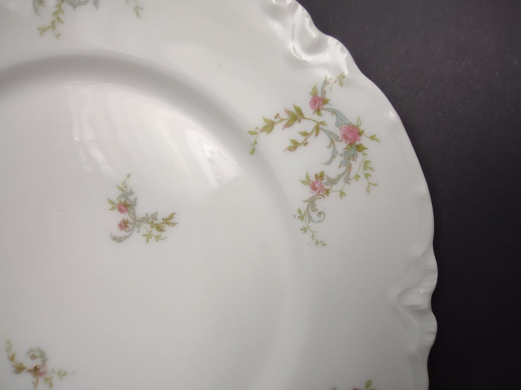 Haviland Limoges Dinner Plate White Scalloped Edge Rose Blue Ribbon (lot 853)