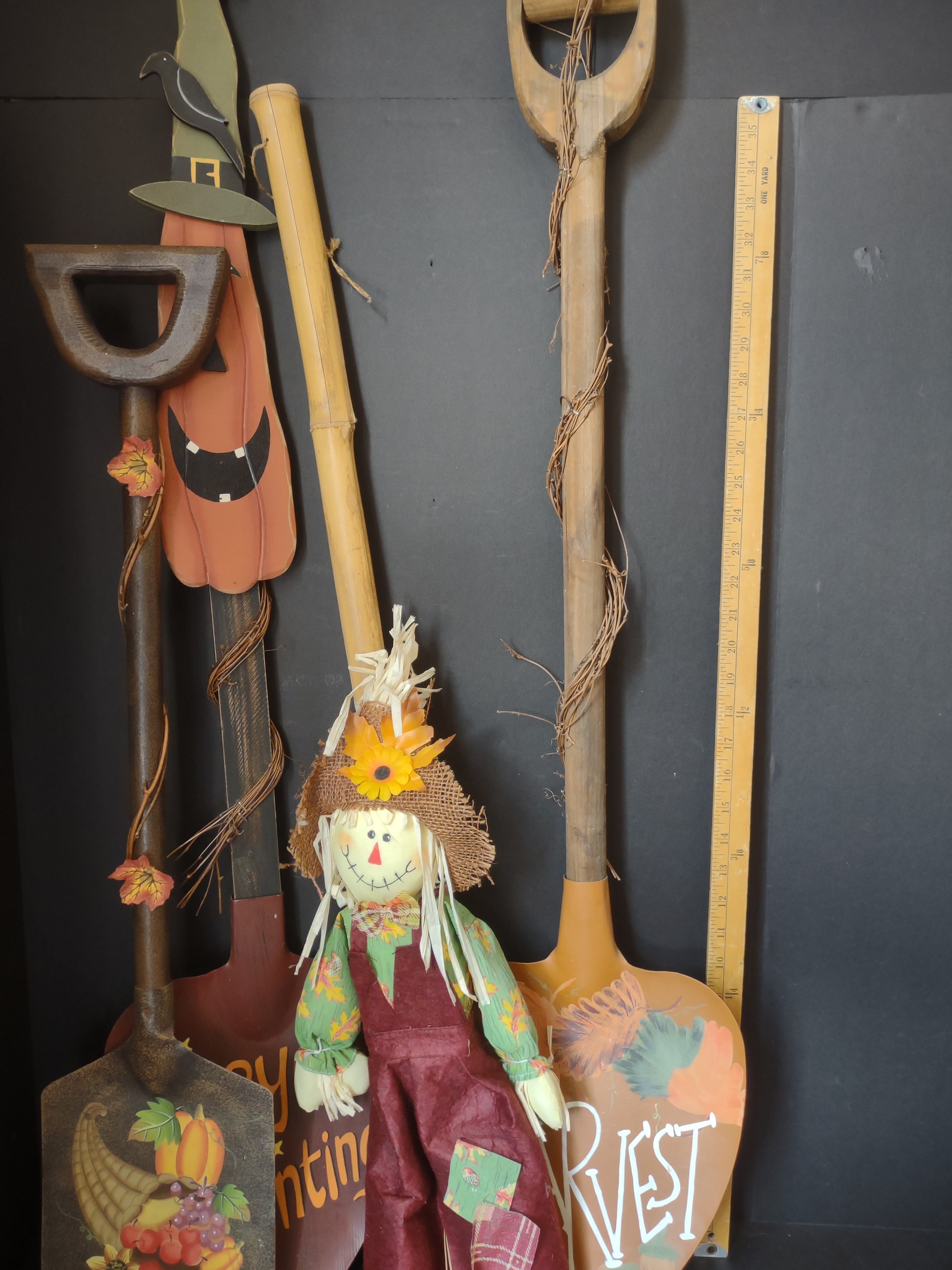 Halloween Harvest Thanksgiving Scarecrow Pumpkin Shovel Broom (lot 2998j)