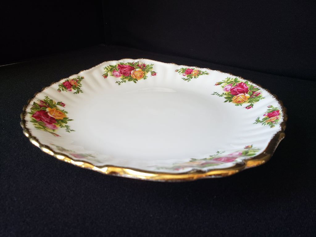 Vintage Royal Albert Cake Plate Old country Roses Gold Trim (lot 2043)
