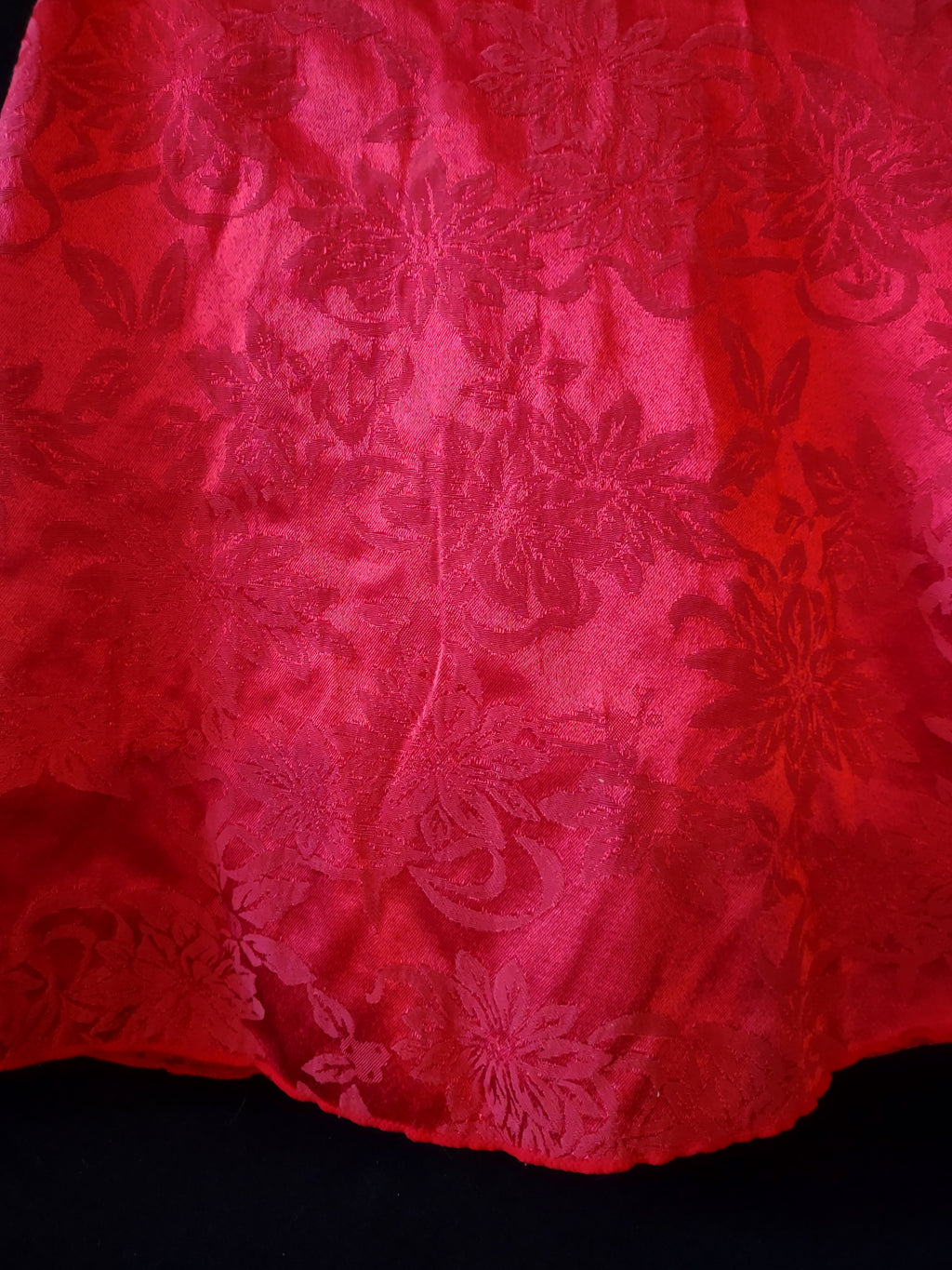 Vintage Christmas 2 Different Red Round Tablecloth Poinsettia Pattern (Lot 4689)