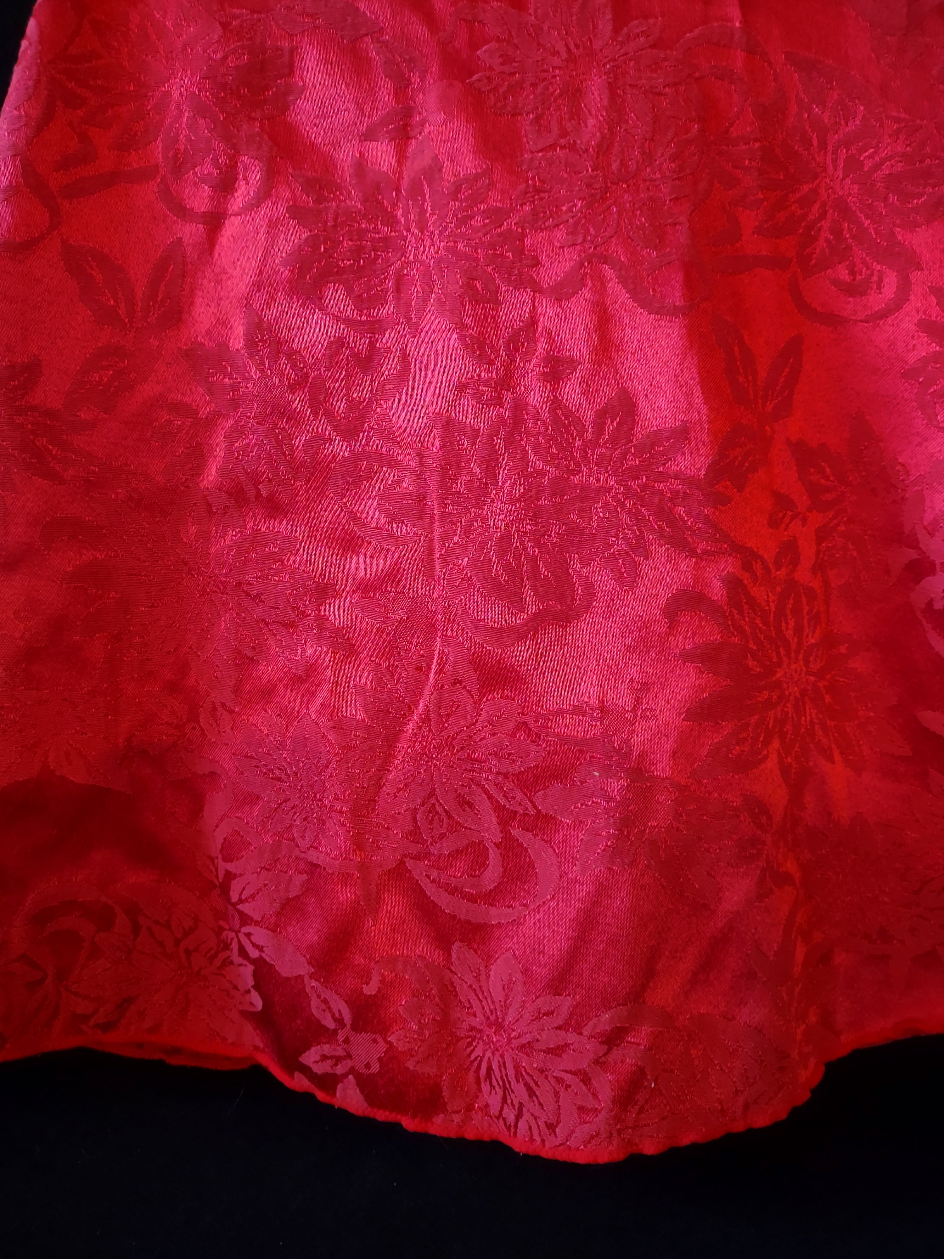 Vintage Christmas 2 Different Red Round Tablecloth Poinsettia Pattern (Lot 4689)