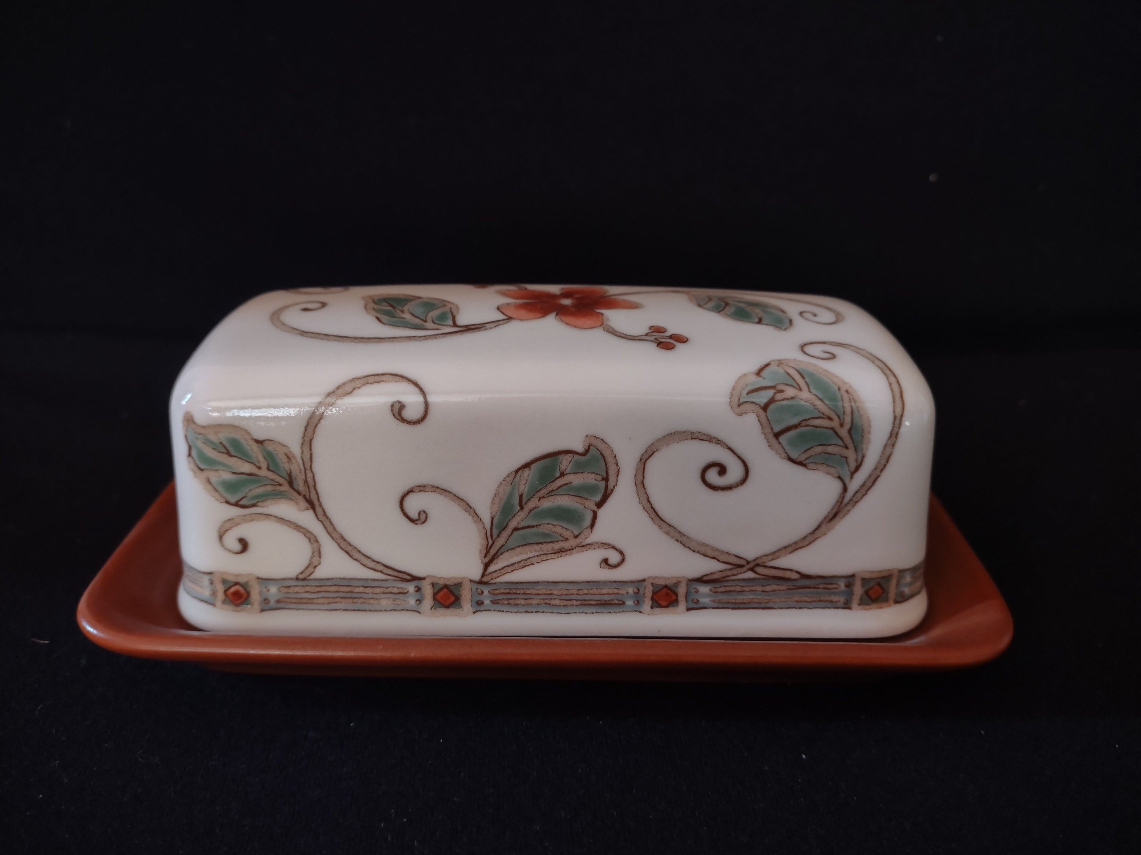 Vintage Pfaltzgraff USA Butter Dish Mission Flower (lot 5272)