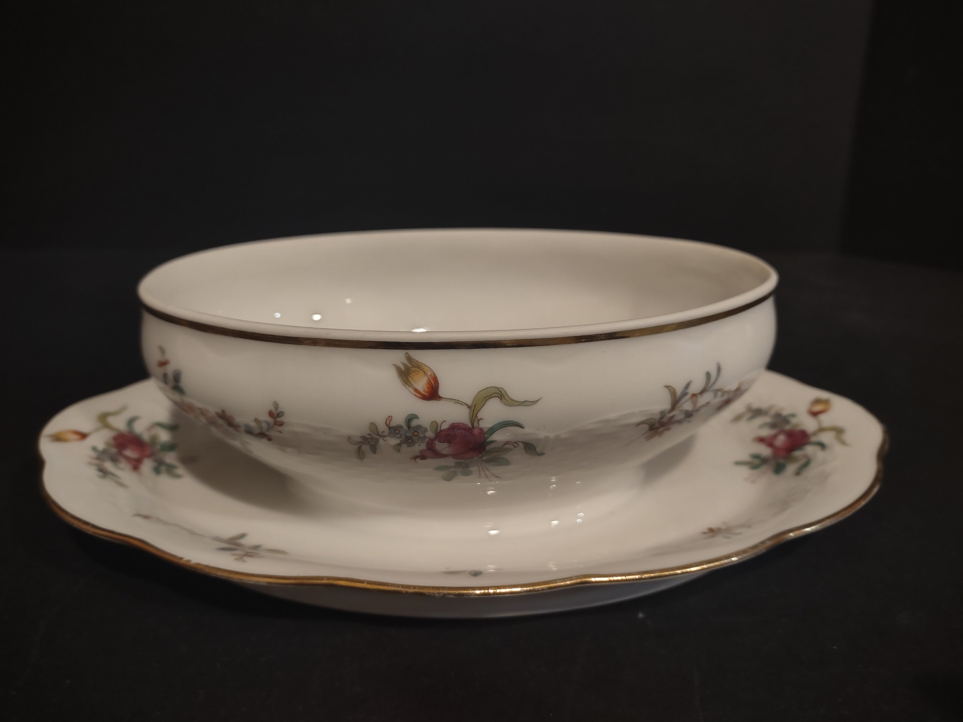 Haviland Limoges France Gold Trim Gravy Bowl Flower Design (lot 596)