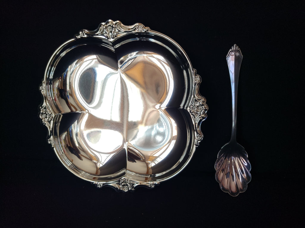 Vintage Oneida Silverplated 2 piece Party Dessert Set Tray Spoon (lot 2169)