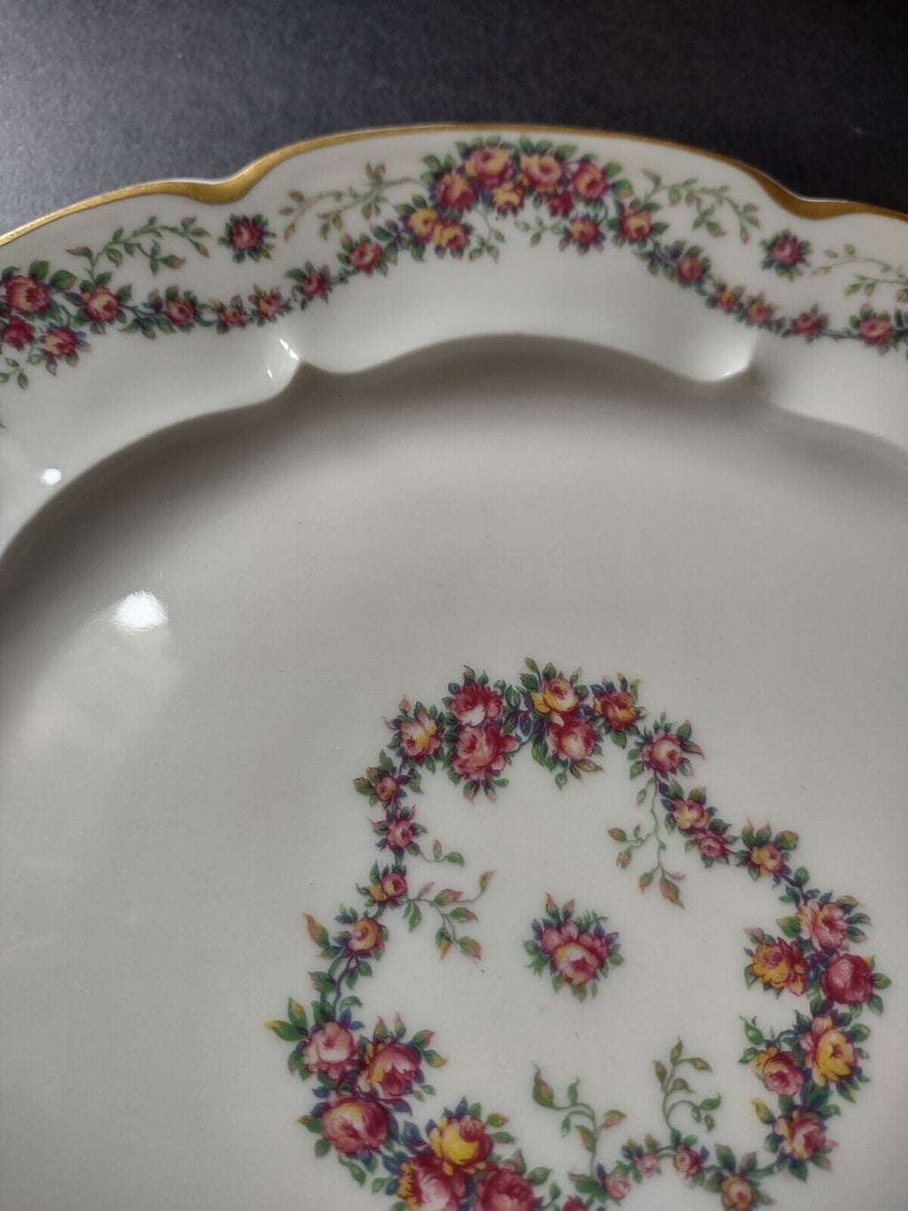 Haviland Limoges Red Rose Garland White Dinner Plate 9-3/4" (lot 355)