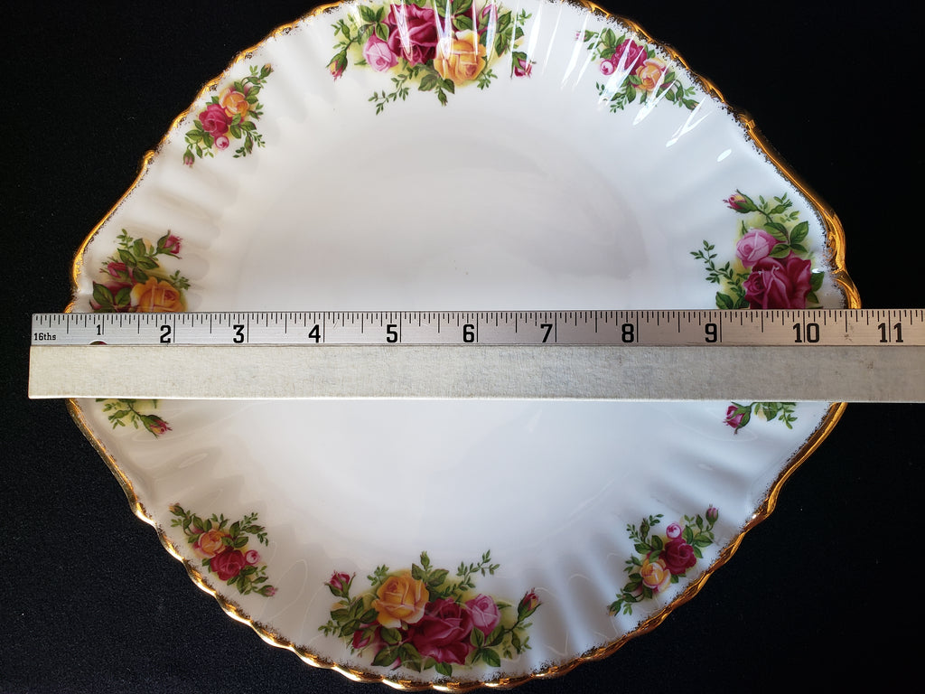 Vintage Royal Albert Cake Plate Old country Roses Gold Trim (lot 2043)