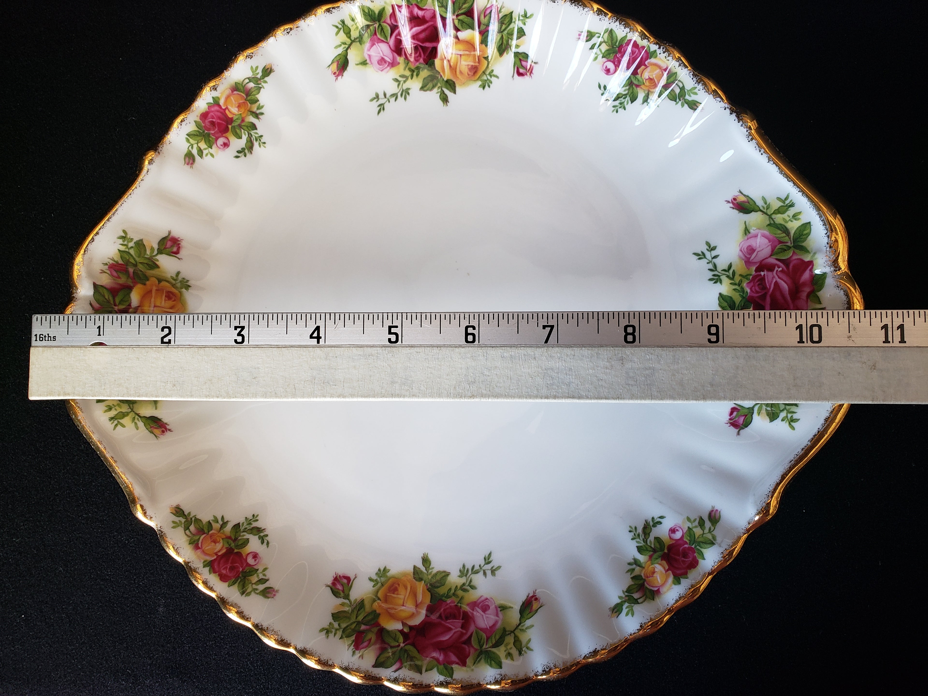 Vintage Royal Albert Cake Plate Old country Roses Gold Trim (lot 2043)