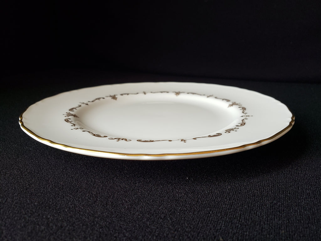 Vintage Royal Worcester Dessert or Luncheon Plate Gold Chantilly 8" (lot 2095)