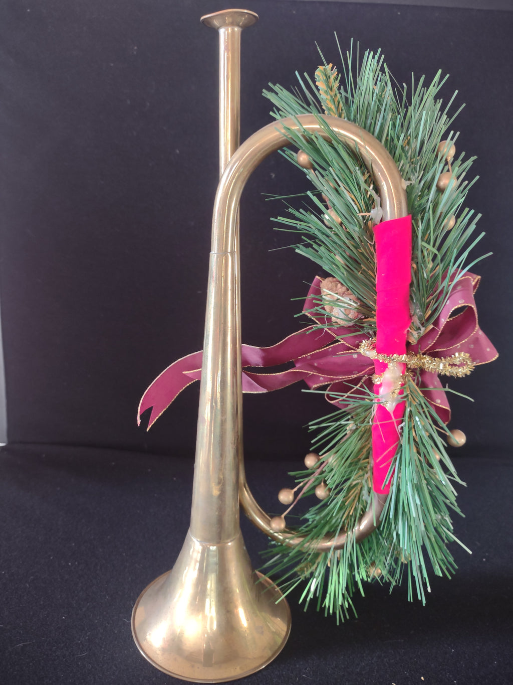 Christmas Brass French Horn Decoration Ribbon Gold Trim Greenery (Lot 4613)