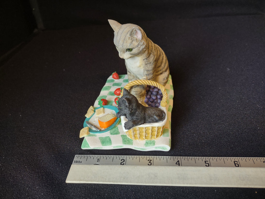 Lenox Family Picnic Mama Cat Kittens Strawberry & Cheese (lot 1633)
