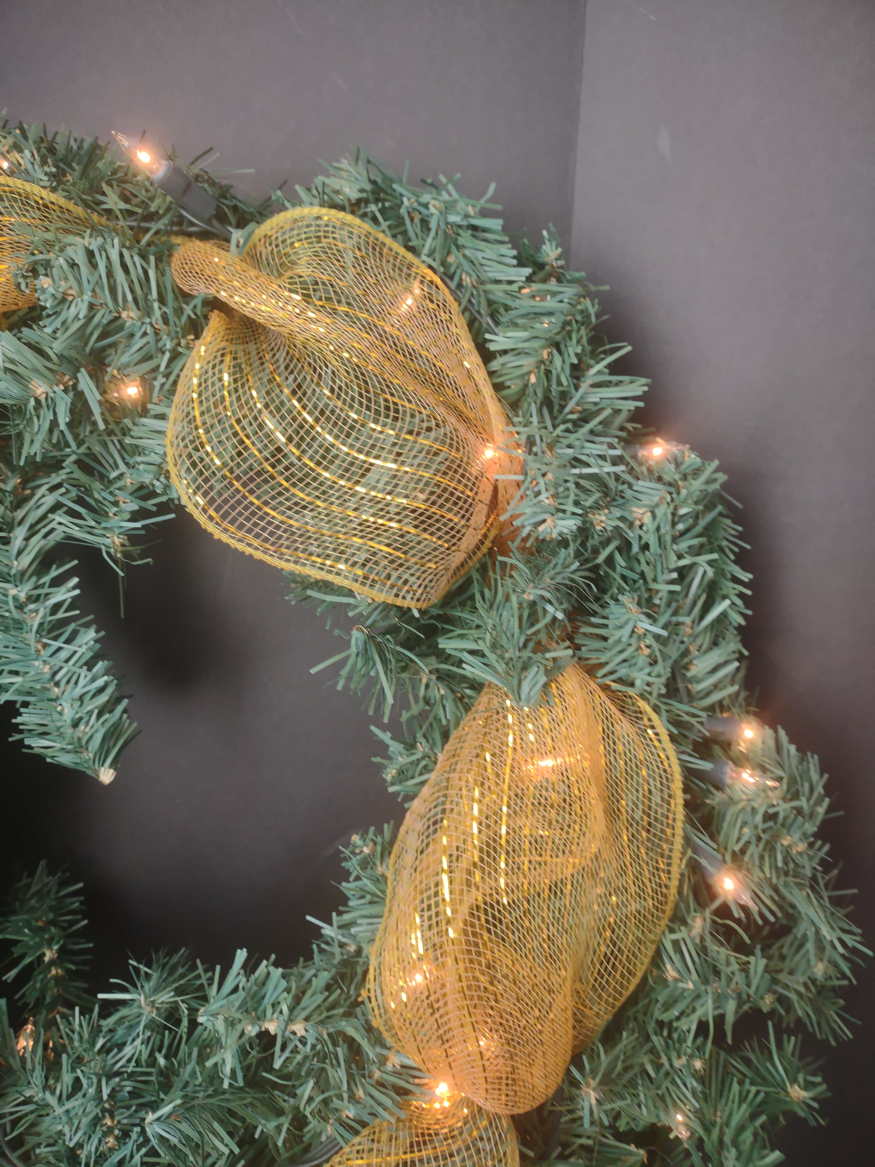 Vintage Christmas Artificial Light Up Green Wreath Gold Ribbon 18" (lot 1326)