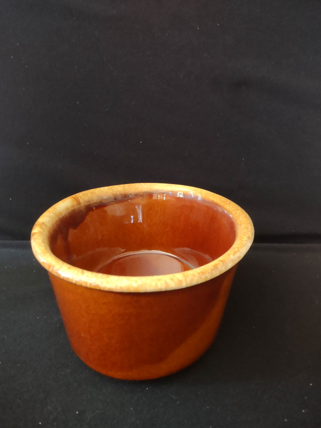 Vintage Hull Pottery Brown Drip Glaze Casserole Dish (Lot 3271)