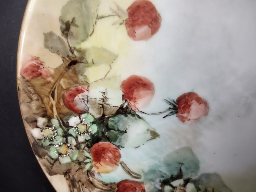 TV Limoges France Cabinet Strawberry Design 9-1/2" Plate (lot 1113)