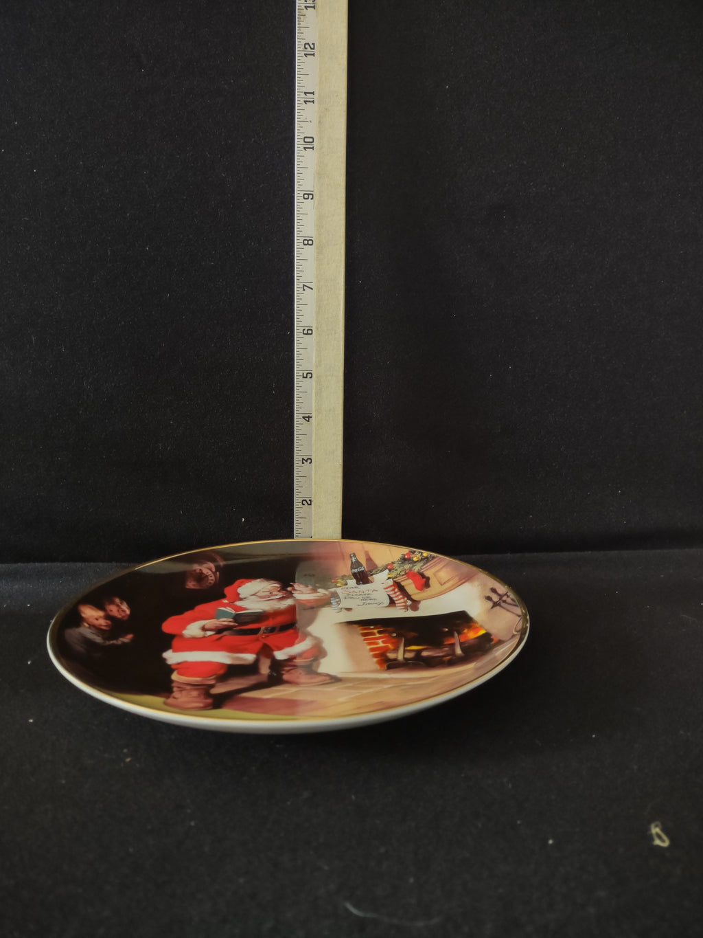 Santa Christmas Coca Cola Limited Edition Pause That Refreshes Plate (Lot 3337)