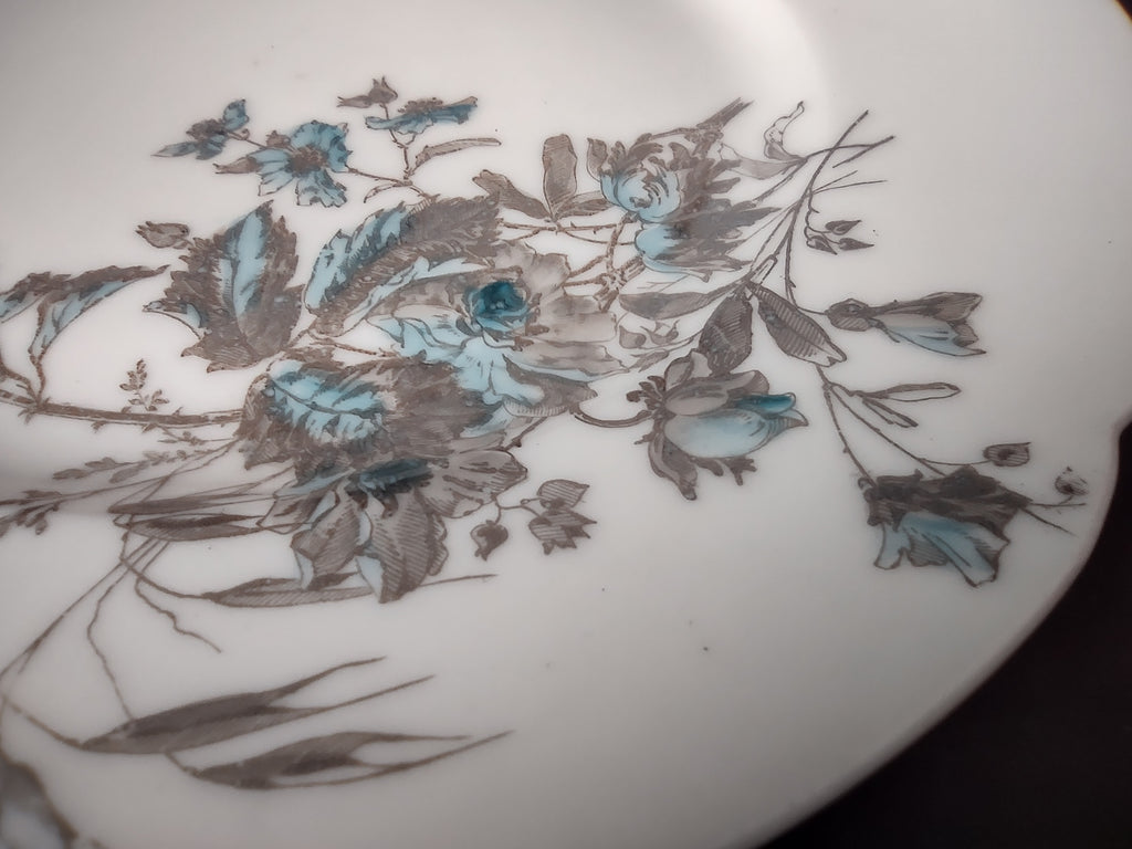 Antique Haviland Limoges Blue Flower Dinner Plate 9-1/2" (lot 959)