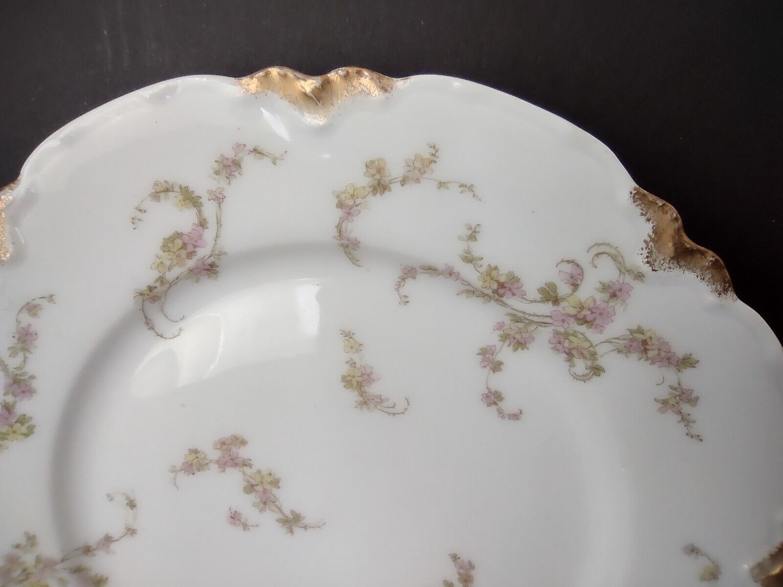 Haviland Limoges Roses Gold Trim Luncheon Salad Plate 8-1/2" (lot 359)