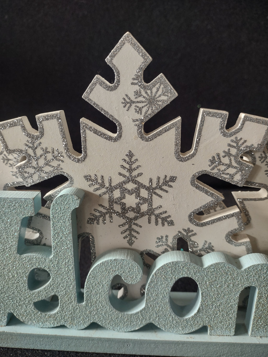 Christmas Winter Blue Welcome White Snowflakes Glitter Wooden Sign (Lot 4511)