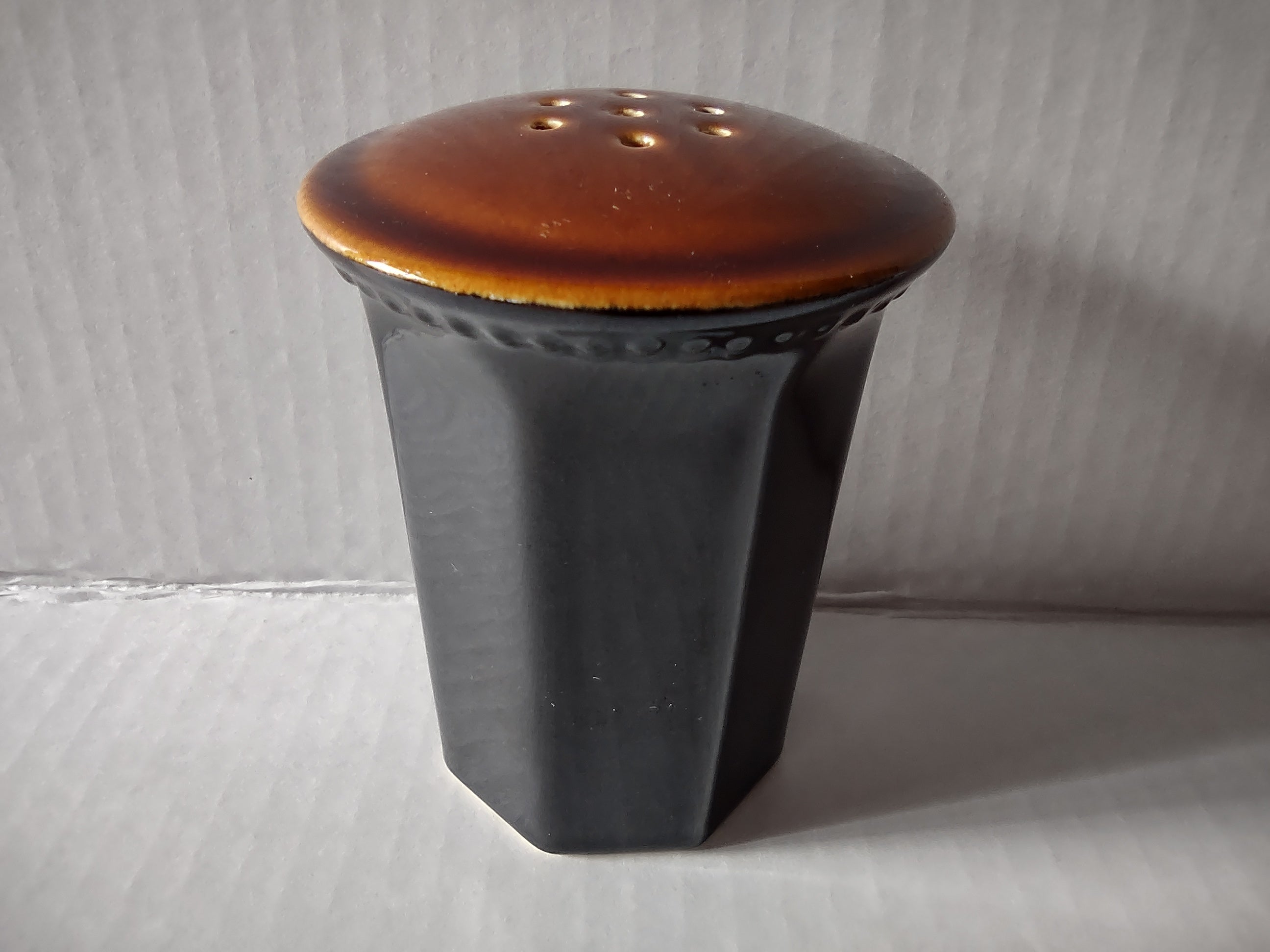 Vintage MCM Ironstone Amber Octagon Salt or Pepper Shaker (lot 5000)