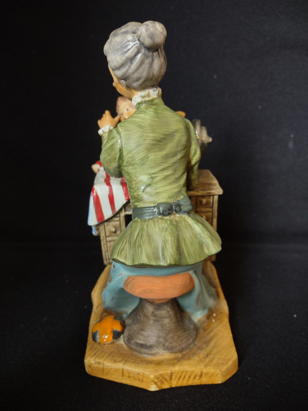 Vintage Figurine Sculpture Grandma and Child Sewing American Flag (lot 2698c)