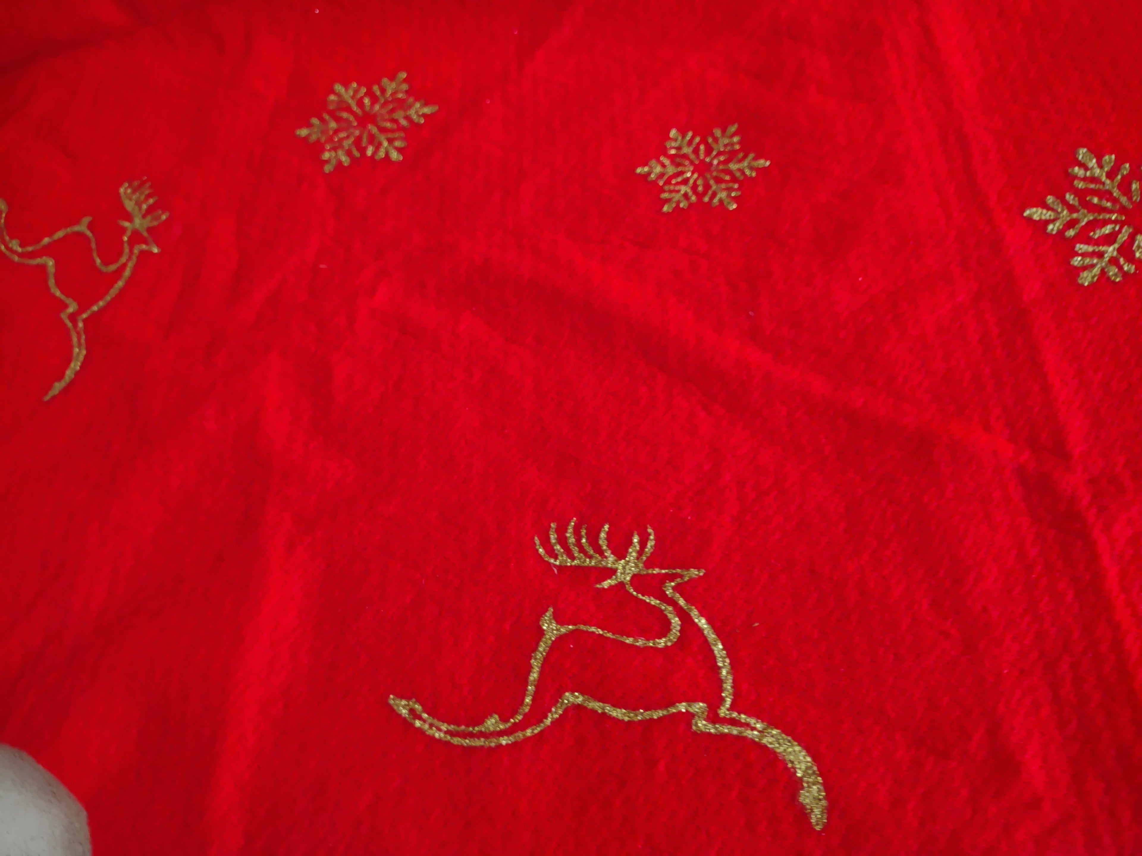 Christmas Tree Skirt Red Gold Reindeer Snowflake (lot 1330)
