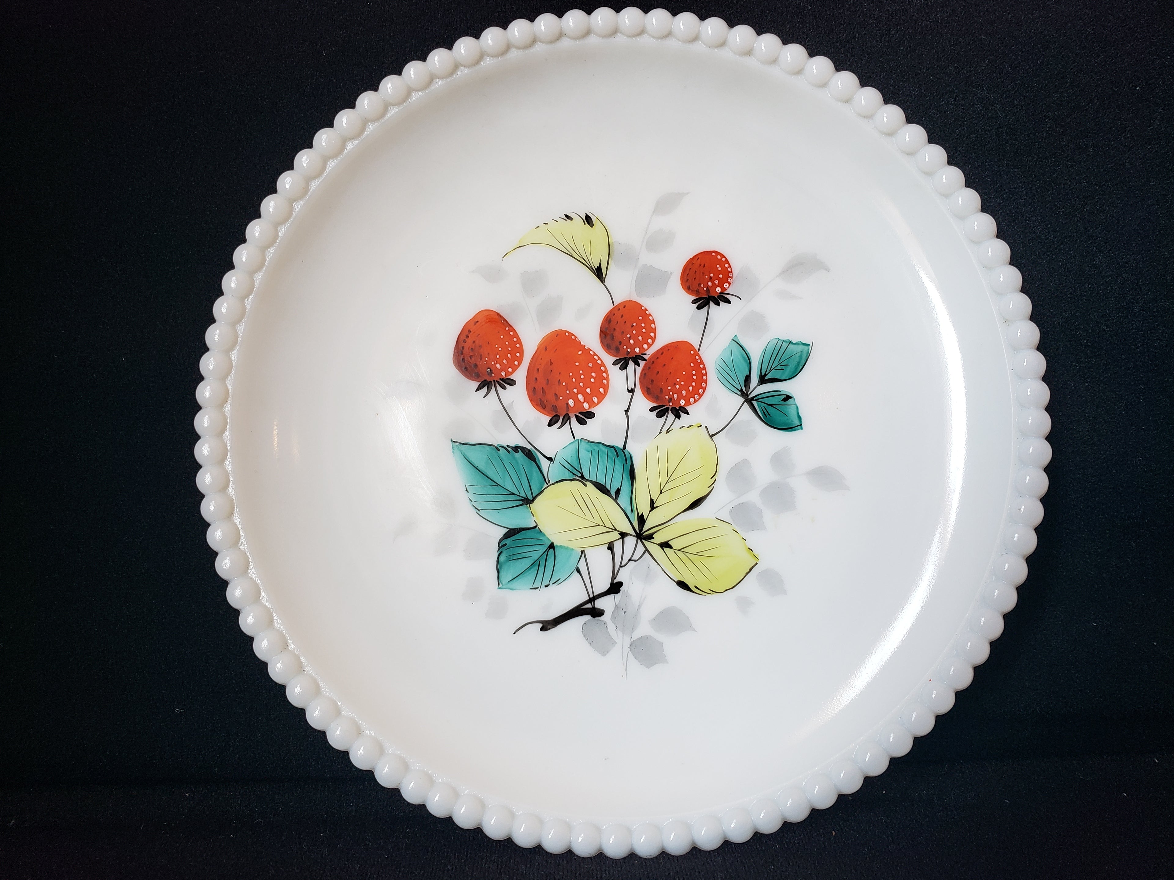 Vintage Westmoreland Strawberry Motif Milk Glass Dessert Plate (lot 2185)