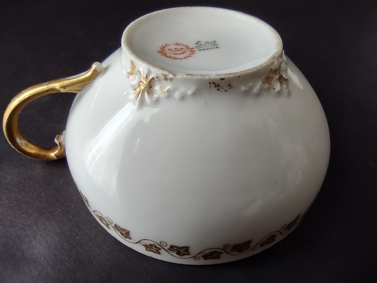 Vintage GDA Haviland Limoges France Ivy Gold Trim Large Teacup & Saucer (lot 709