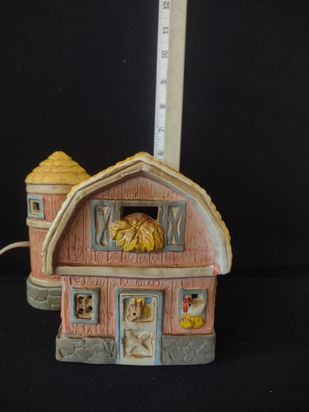 Vintage Lighted Ceramic Barn Silo Animals On Off Switch (Lot 3583)
