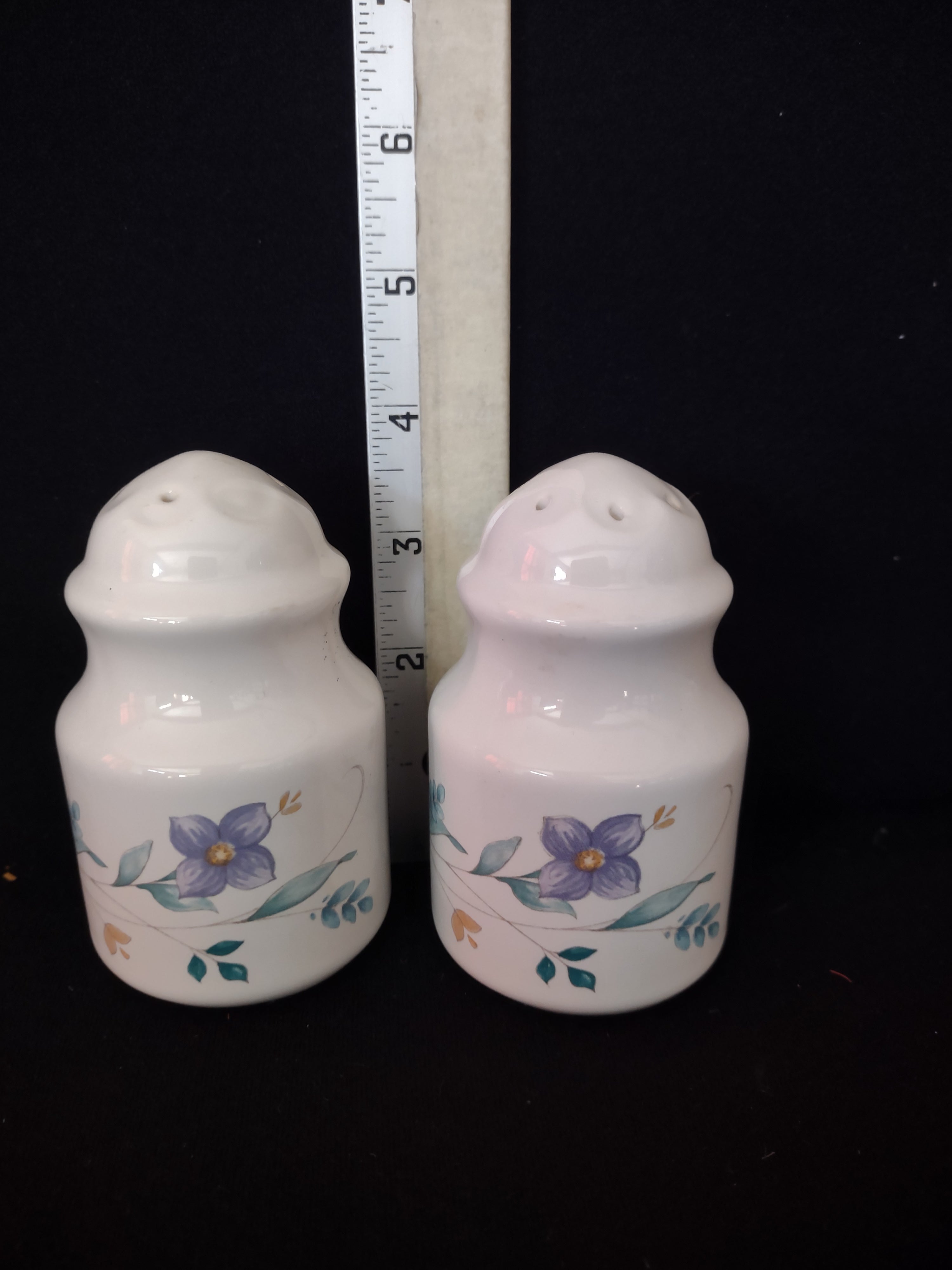 Vintage Pfaltzgraff Salt Pepper Shakers April Pattern Spring Flowers (Lot 5021)