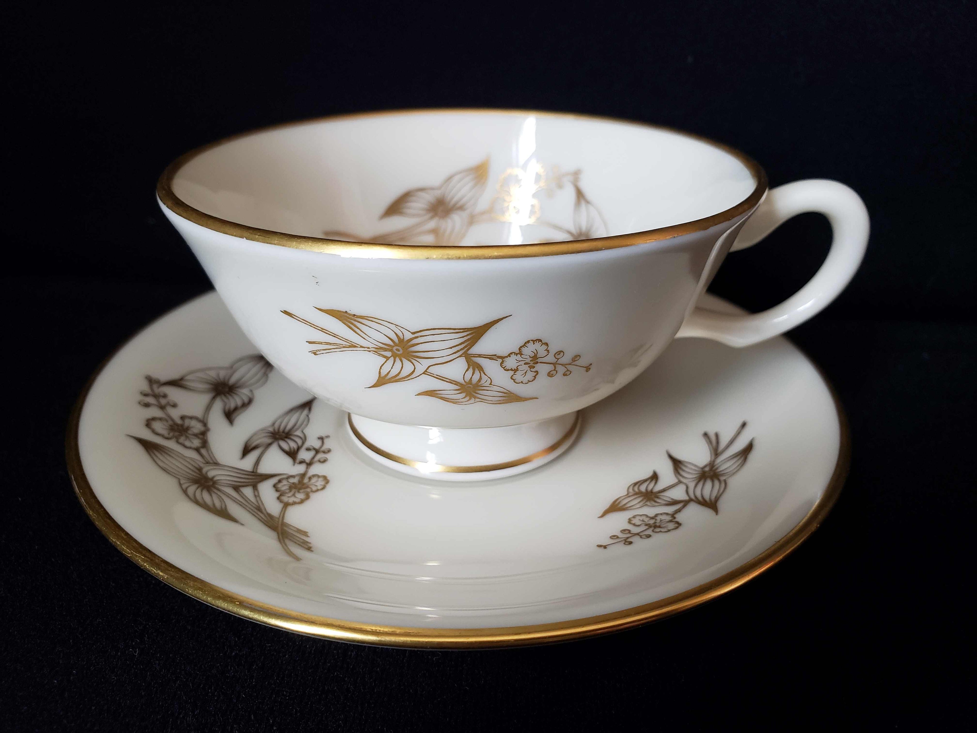 Vintage Lenox Arrowhead T-422 Tea Cup with Saucer (lot 1931)