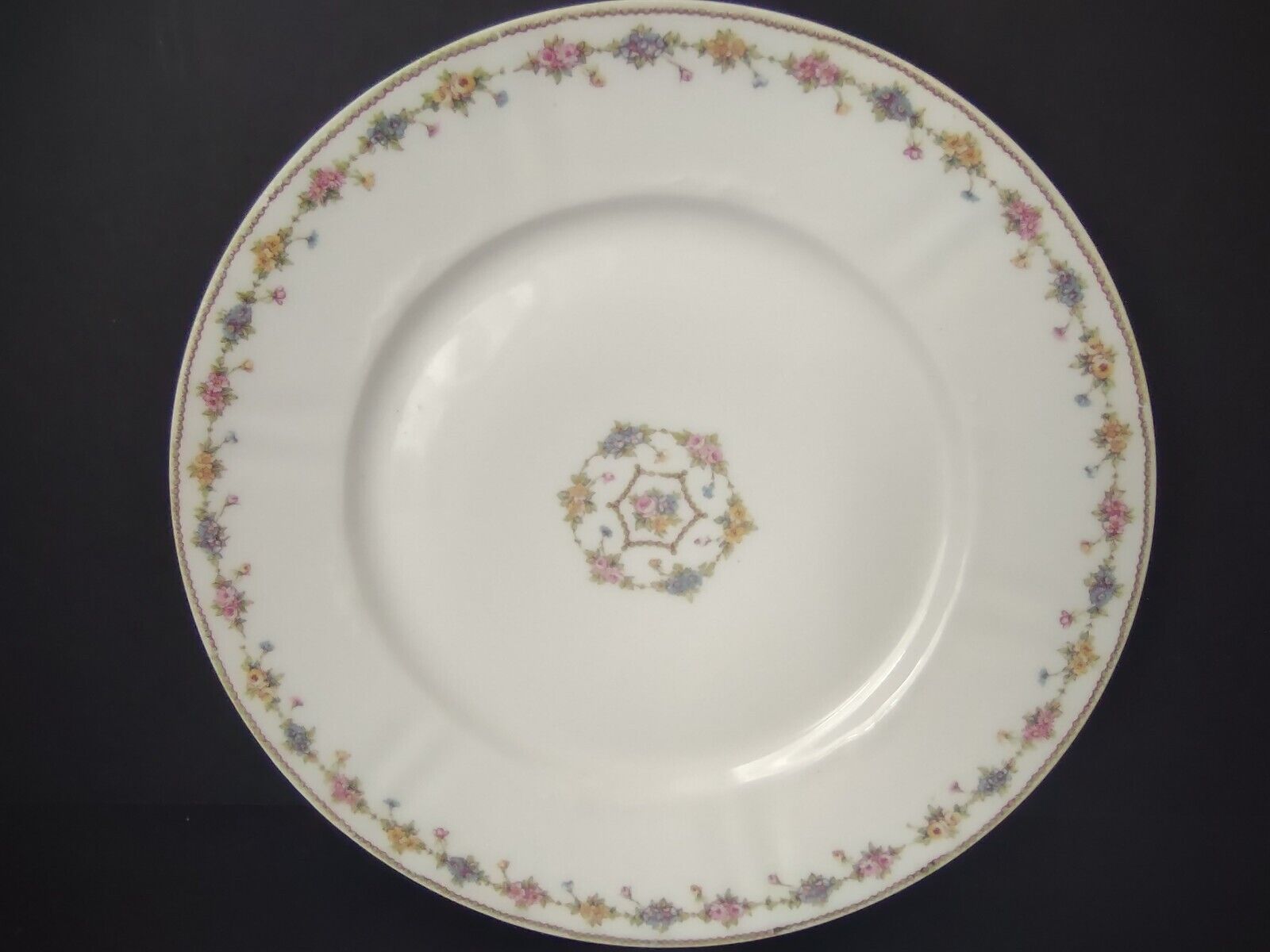 Haviland Limoges France Luncheon Salad Plate Flower (lot 634)