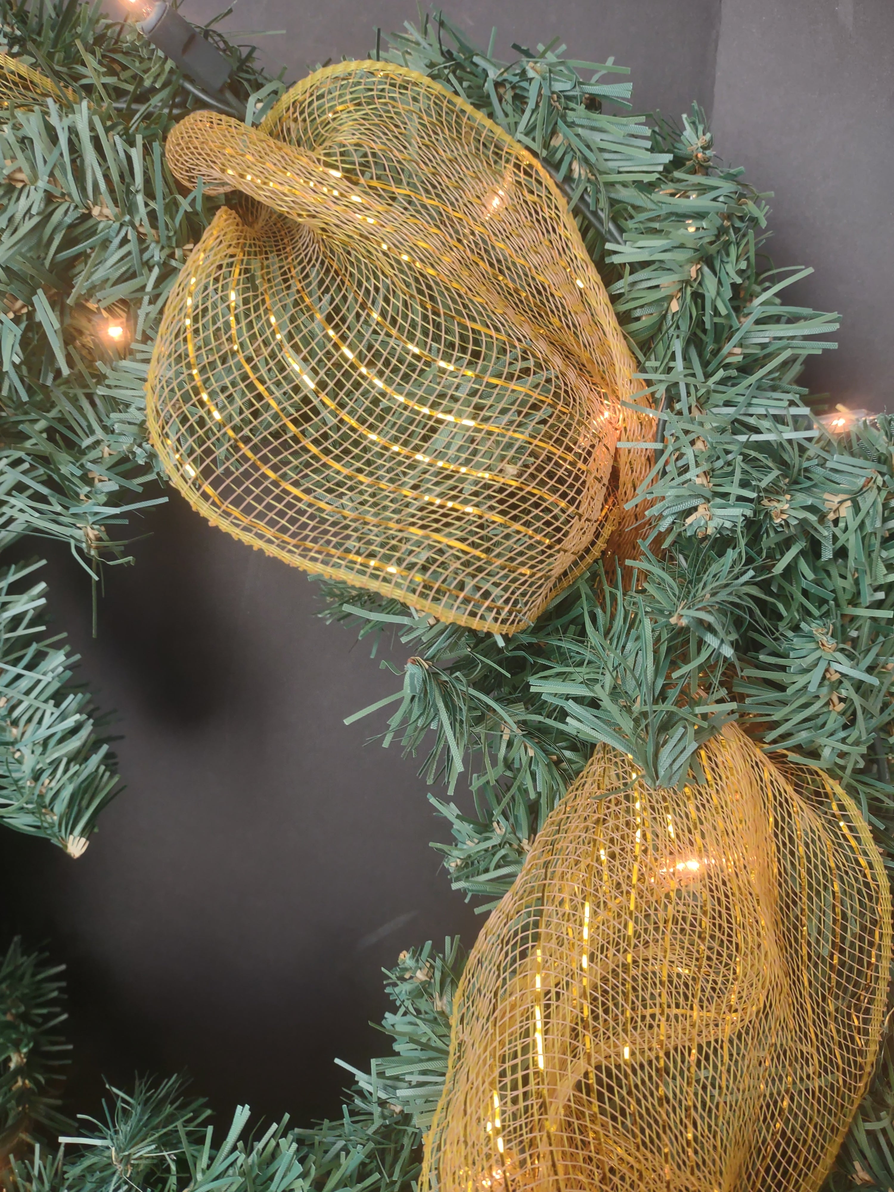 Vintage Christmas Artificial Light Up Green Wreath Gold Ribbon 18" (lot 1326)