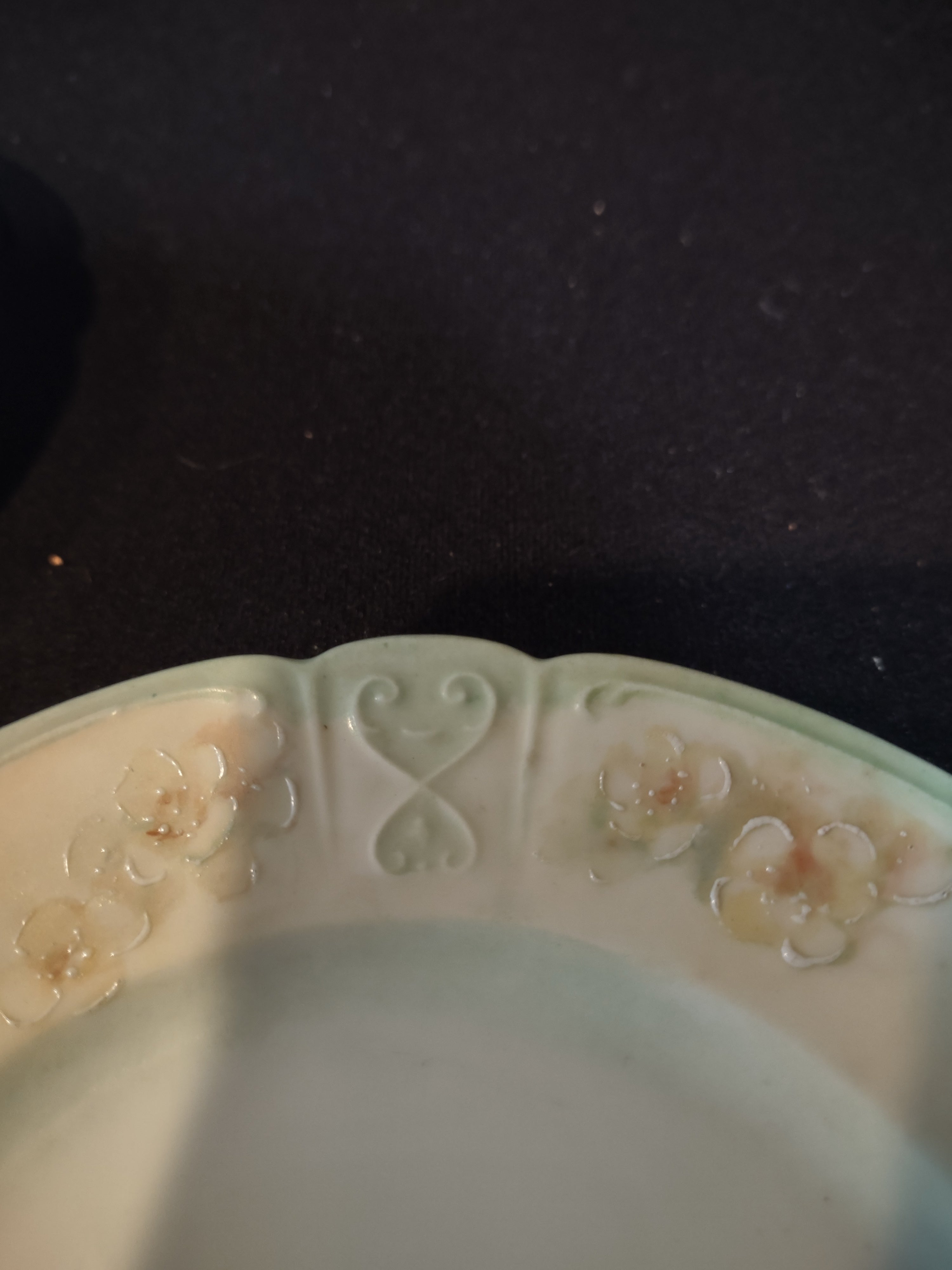 Vintage China 6 " Plate x 2 Floral Pattern Scalloped Green Rim Edge (Lot 5352)
